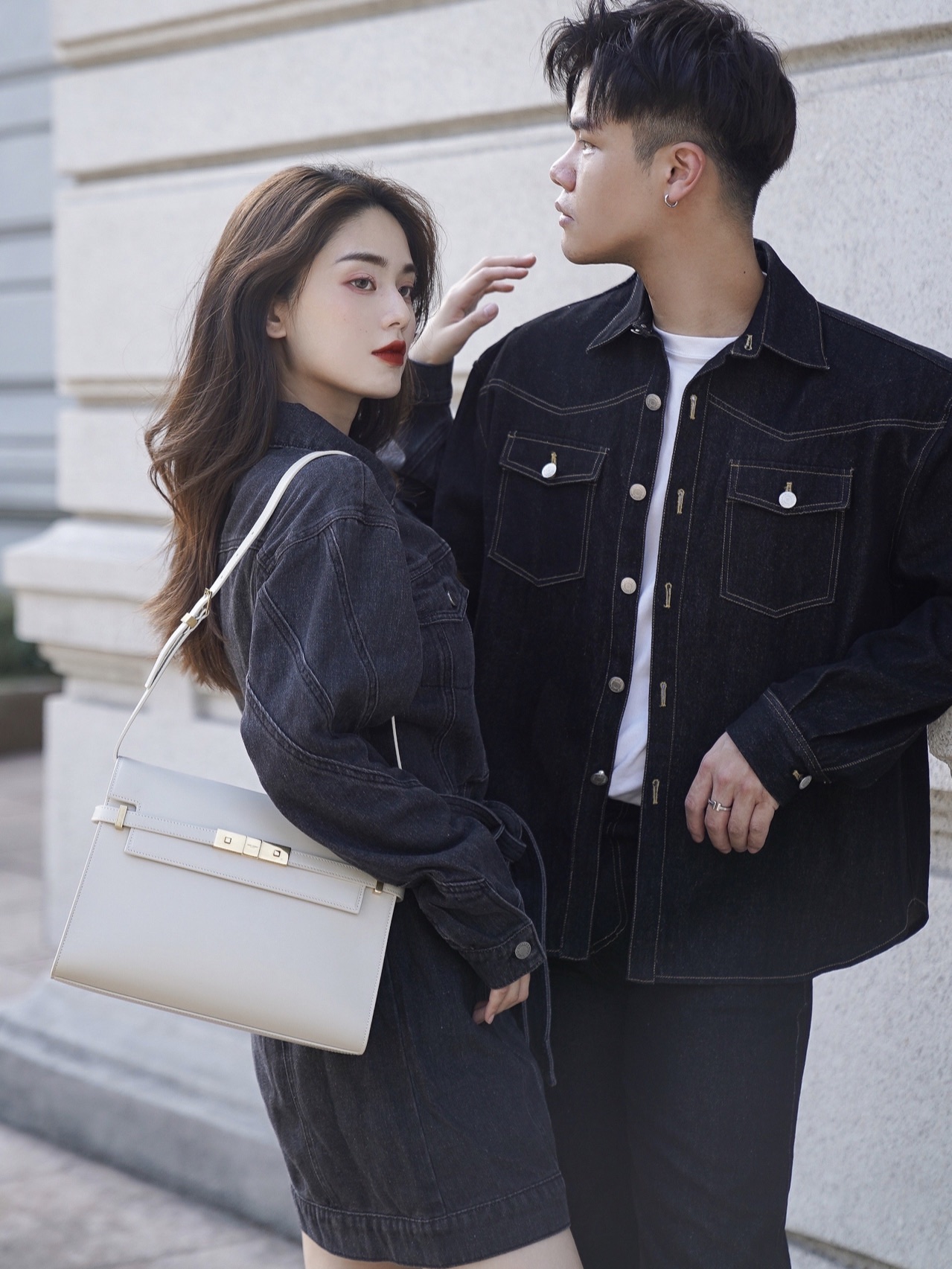 Ysl 𝑴𝒂𝒏𝒉𝒂𝒕𝒕𝒂𝒏 29CM曼哈顿法棍包 579271白色牙签纹金扣