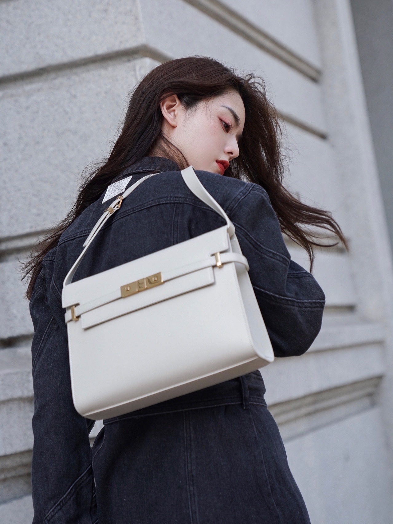 Ysl 𝑴𝒂𝒏𝒉𝒂𝒕𝒕𝒂𝒏 29CM曼哈顿法棍包 579271白色牙签纹金扣