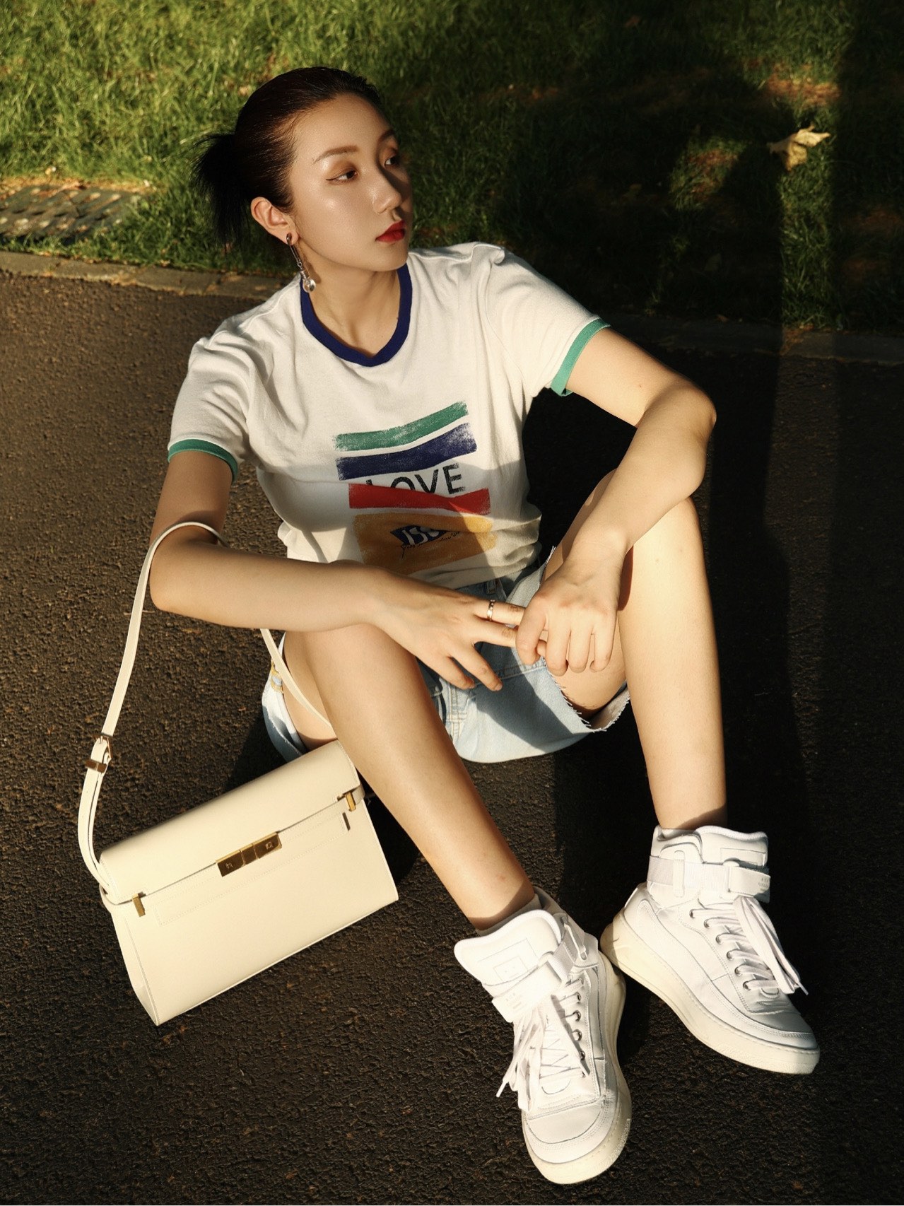 Ysl 𝑴𝒂𝒏𝒉𝒂𝒕𝒕𝒂𝒏 29CM曼哈顿法棍包 579271白色牙签纹金扣