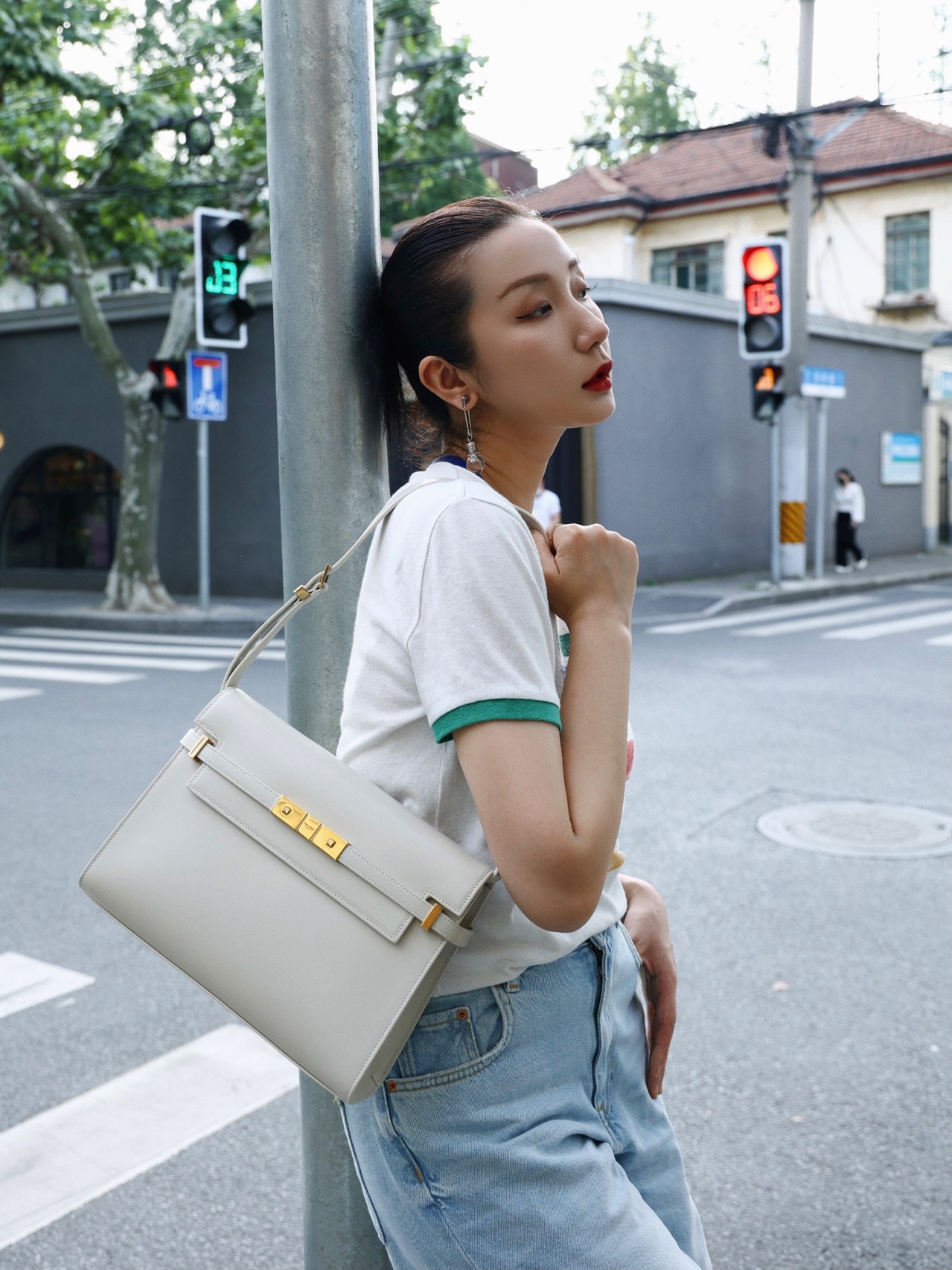 Ysl 𝑴𝒂𝒏𝒉𝒂𝒕𝒕𝒂𝒏 29CM曼哈顿法棍包 579271白色牙签纹金扣