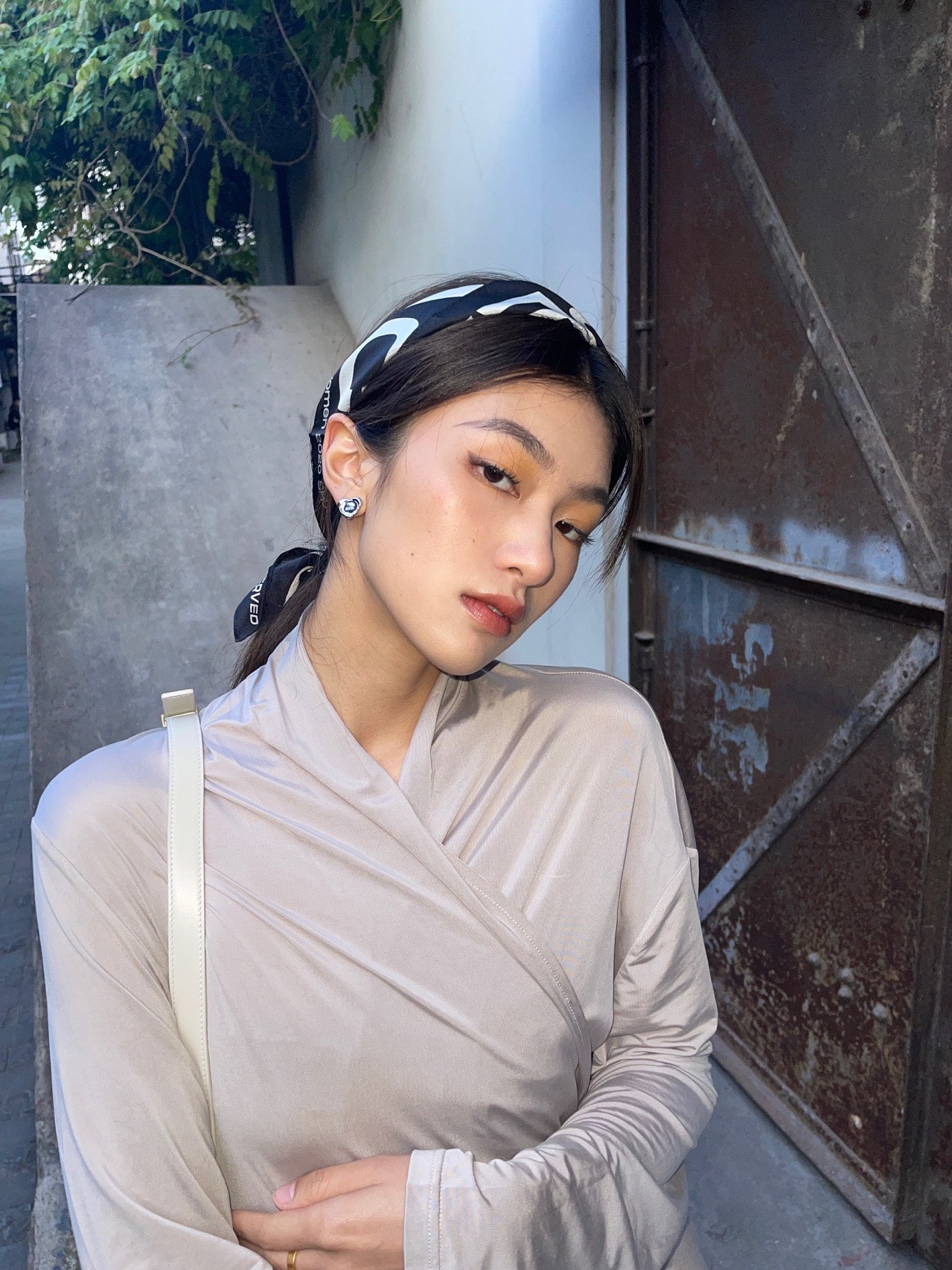 Ysl 𝑴𝒂𝒏𝒉𝒂𝒕𝒕𝒂𝒏 29CM曼哈顿法棍包 579271白色牙签纹金扣