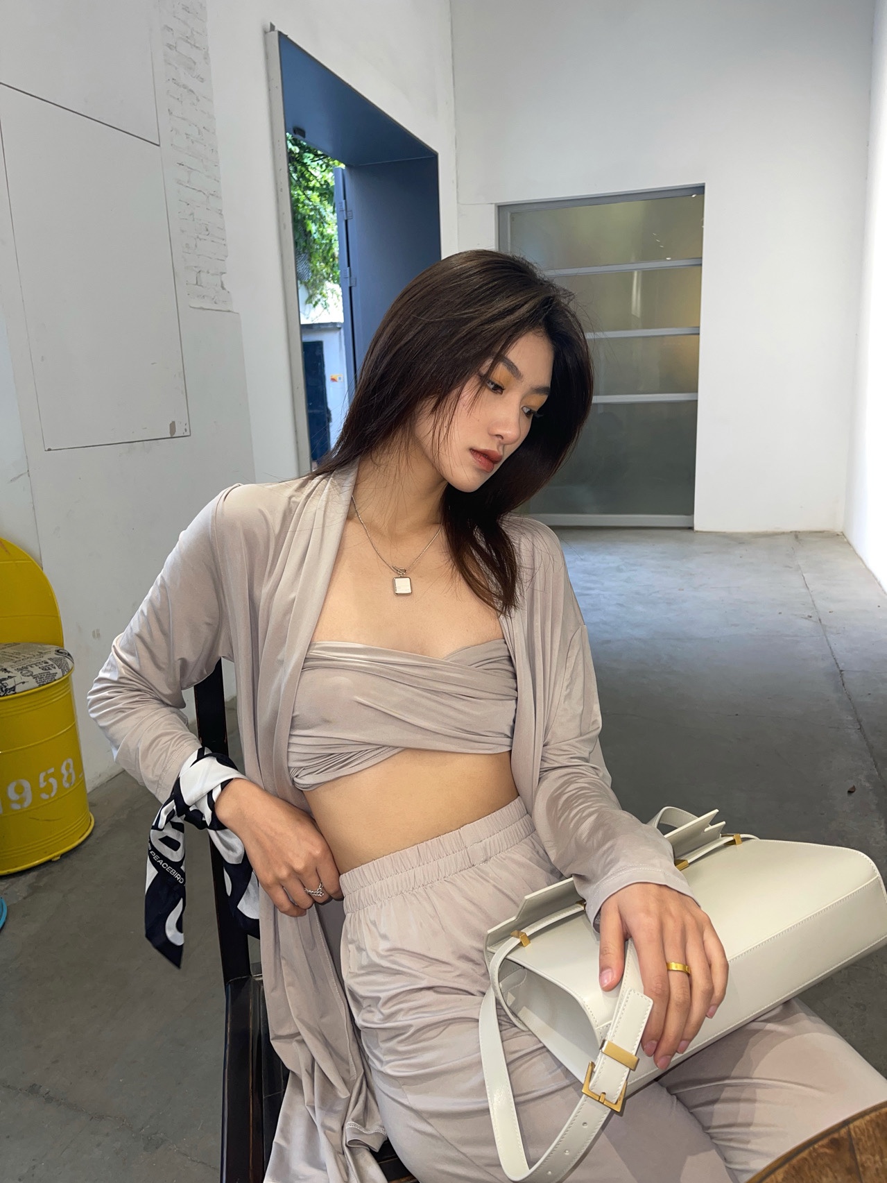 Ysl 𝑴𝒂𝒏𝒉𝒂𝒕𝒕𝒂𝒏 29CM曼哈顿法棍包 579271白色牙签纹金扣