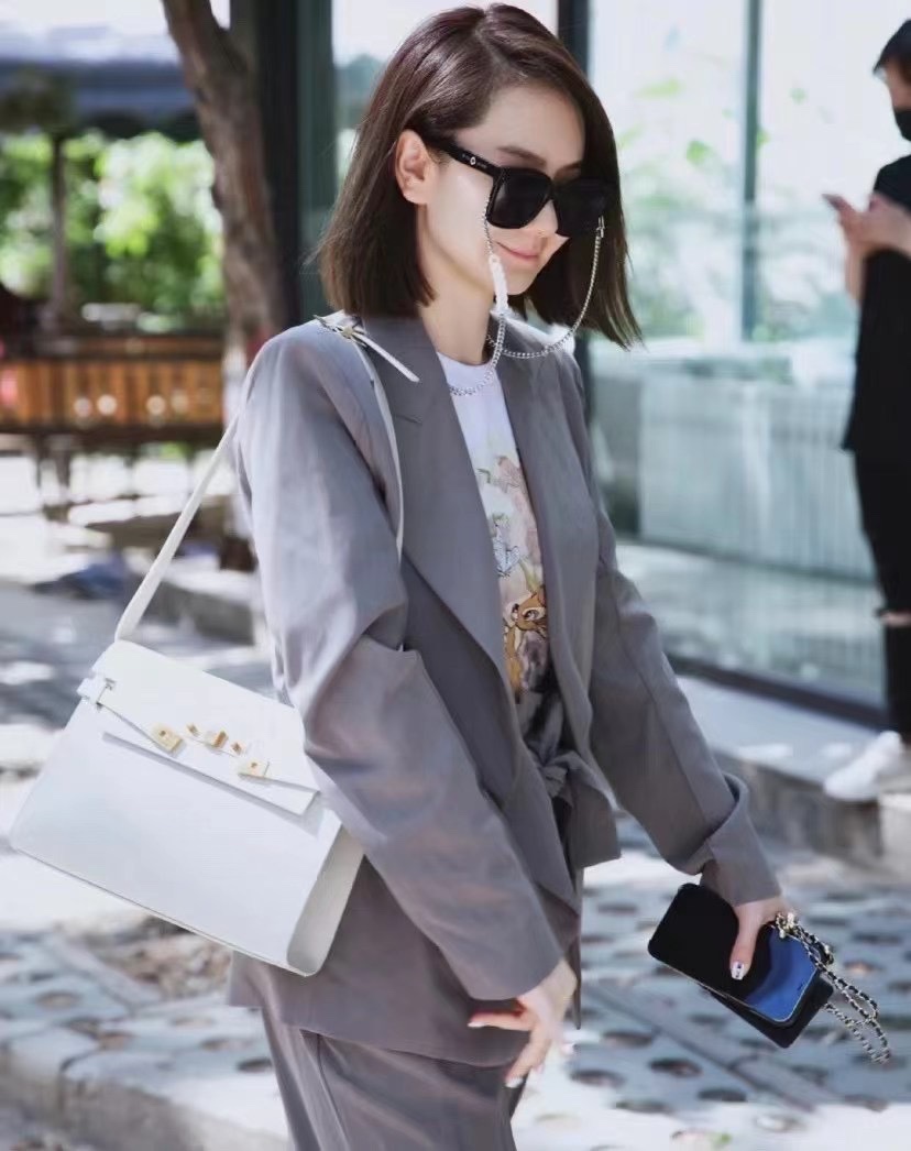 Ysl 𝑴𝒂𝒏𝒉𝒂𝒕𝒕𝒂𝒏 29CM曼哈顿法棍包 579271白色牙签纹金扣