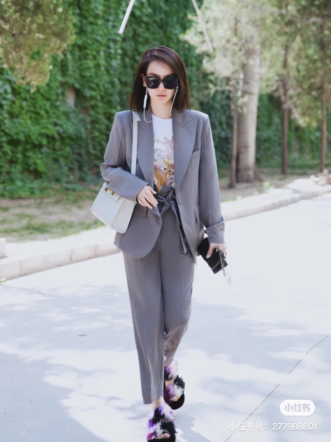 Ysl 𝑴𝒂𝒏𝒉𝒂𝒕𝒕𝒂𝒏 29CM曼哈顿法棍包 579271白色牙签纹金扣