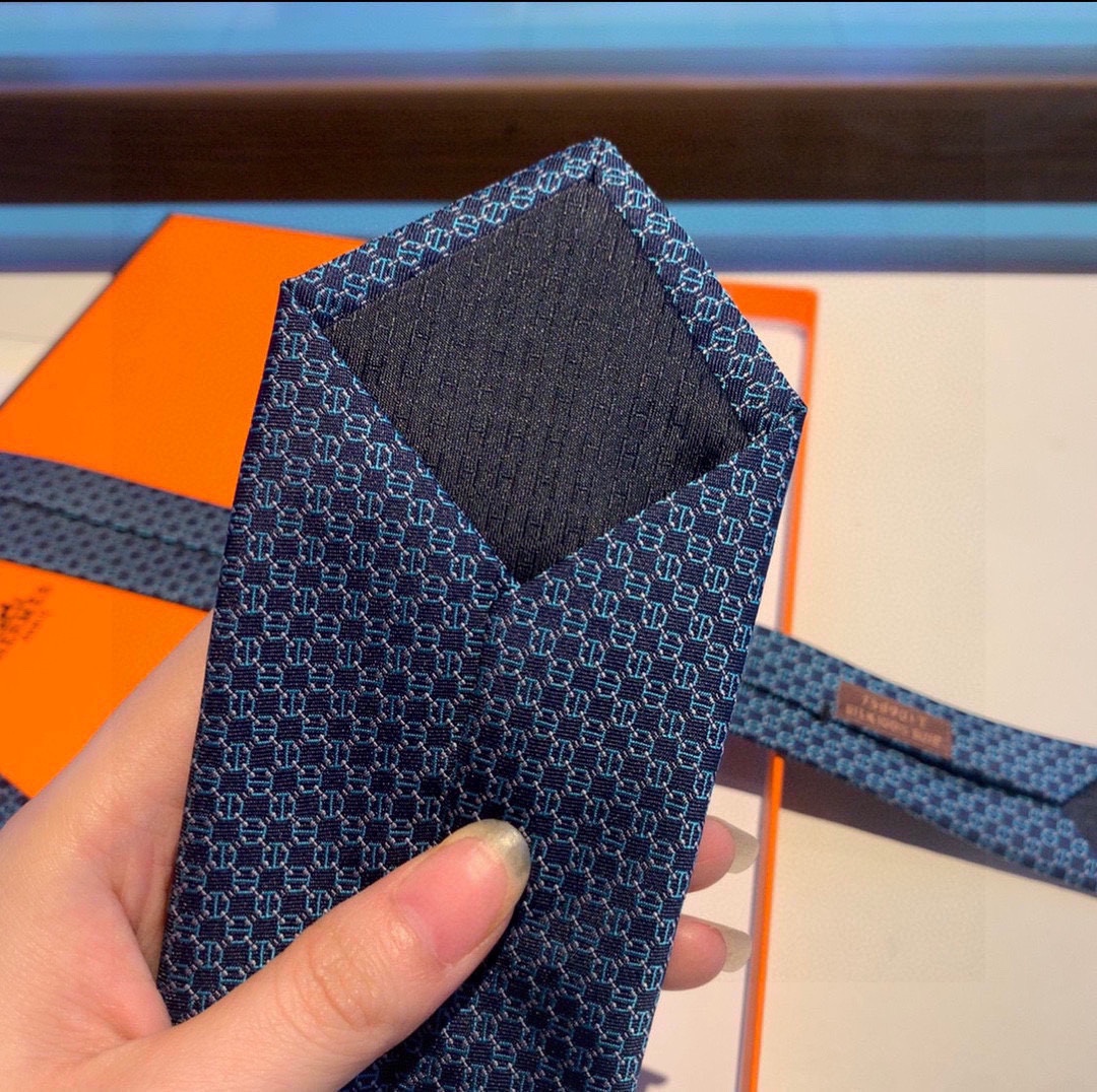 特价特 领带新款出货啦‼️‼️爱马仕男士新款领带系列👔👔，让男士可以充分展示自己个性。100%顶级斜纹真