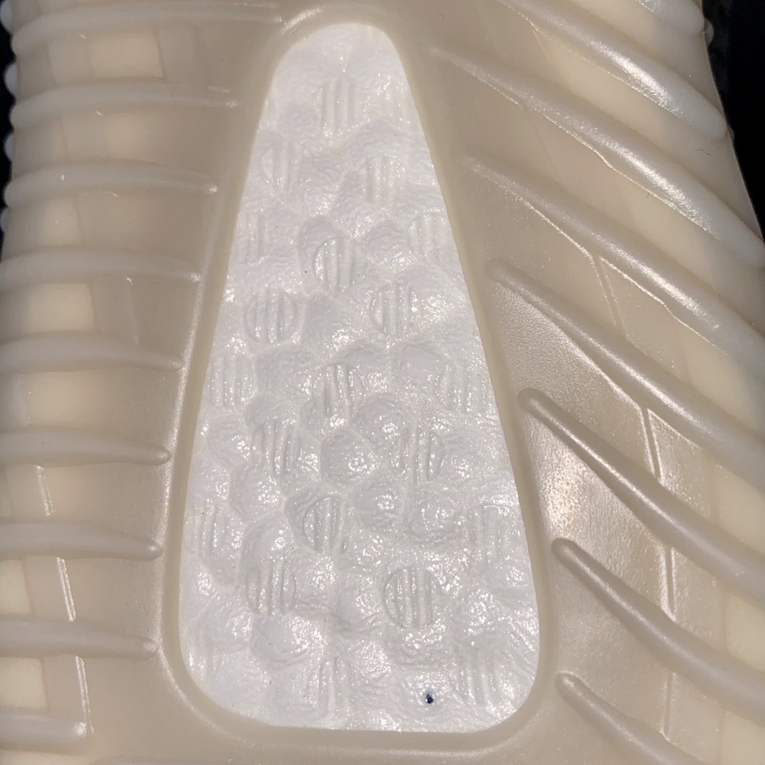 Yeezy350尾灯尺码36-48总