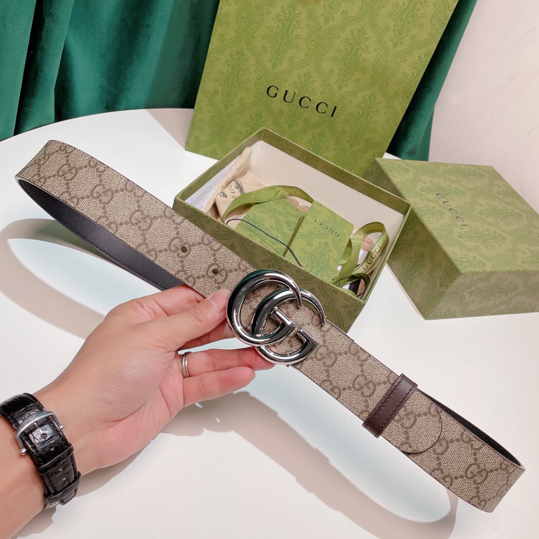 Gucci3.7高级人造帆布双面印花双面使用配旋转扣一侧为GucciSignature皮革反面一侧为单色