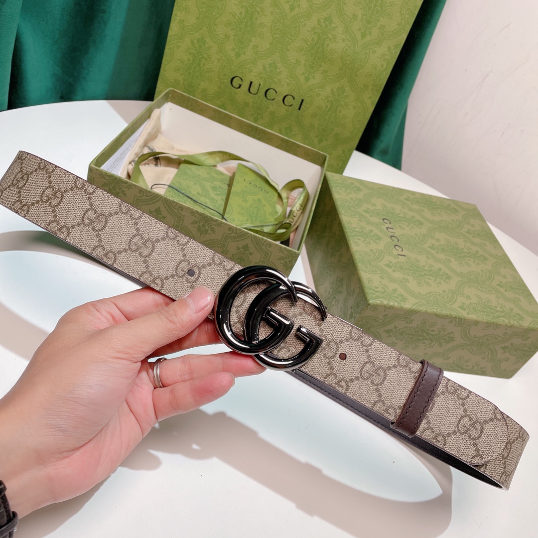 Gucci3.7高级人造帆布双面印花双面使用配旋转扣一侧为GucciSignature皮革反面一侧为单色