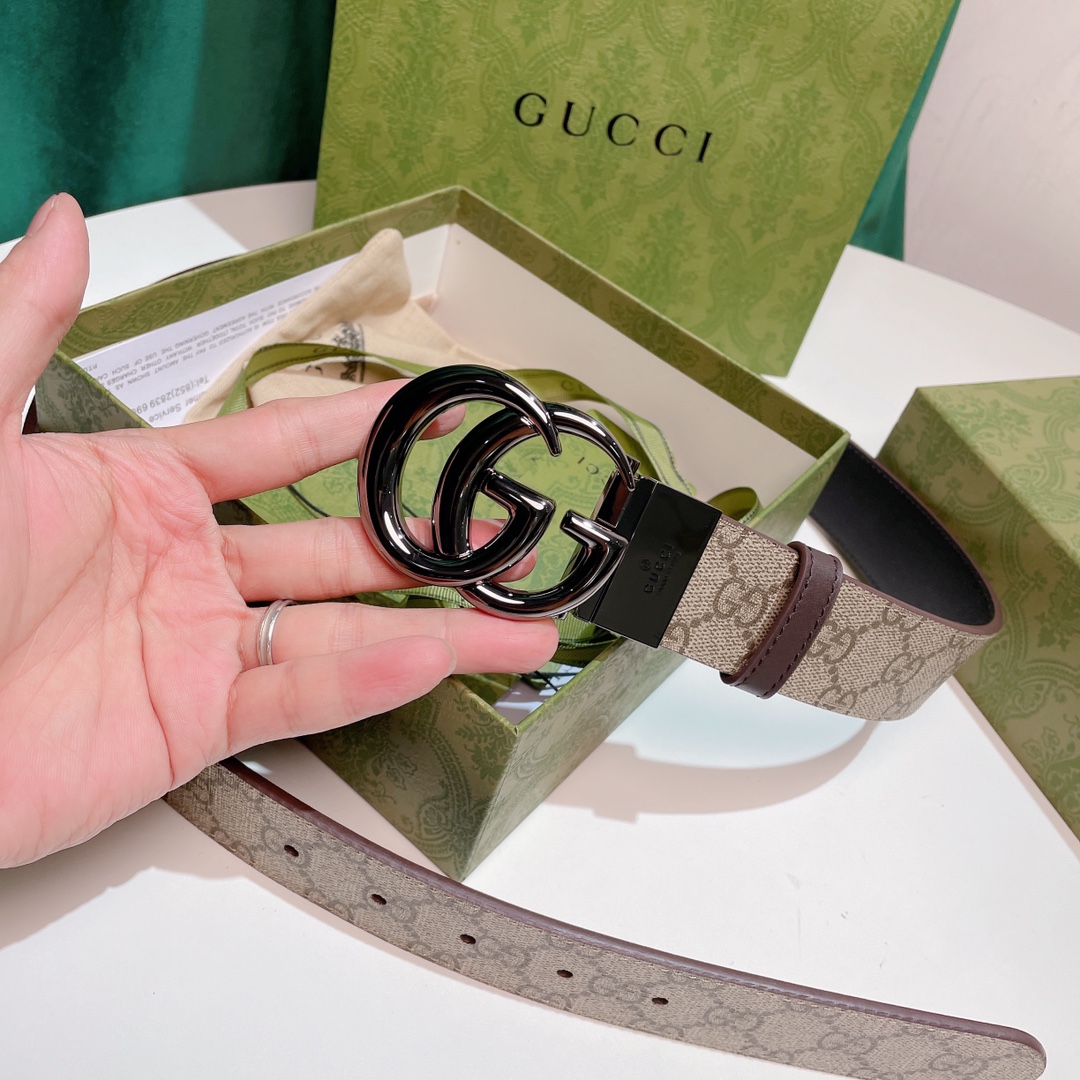 Gucci3.7高级人造帆布双面印花双面使用配旋转扣一侧为GucciSignature皮革反面一侧为单色