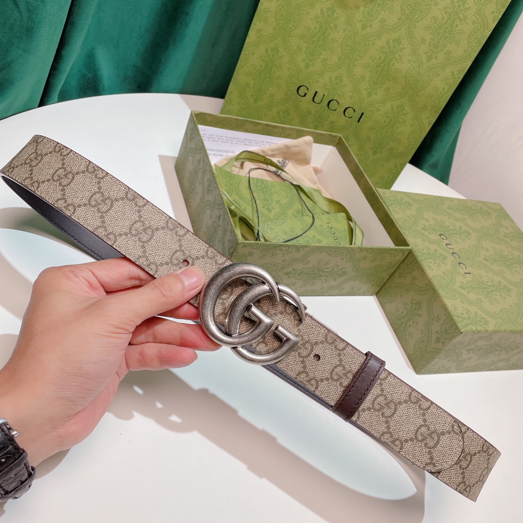 Gucci3.7高级人造帆布双面印花双面使用配旋转扣一侧为GucciSignature皮革反面一侧为单色