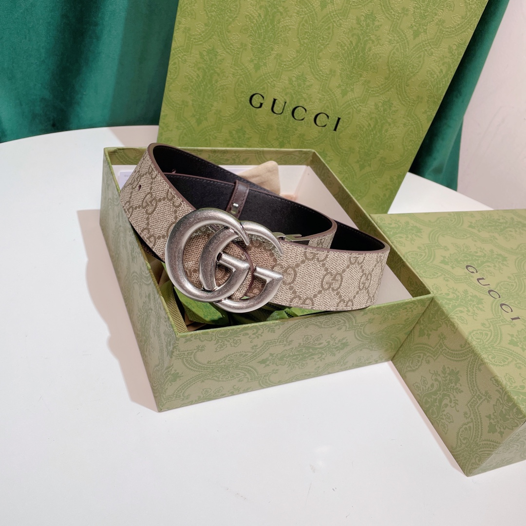 Gucci3.7高级人造帆布双面印花双面使用配旋转扣一侧为GucciSignature皮革反面一侧为单色