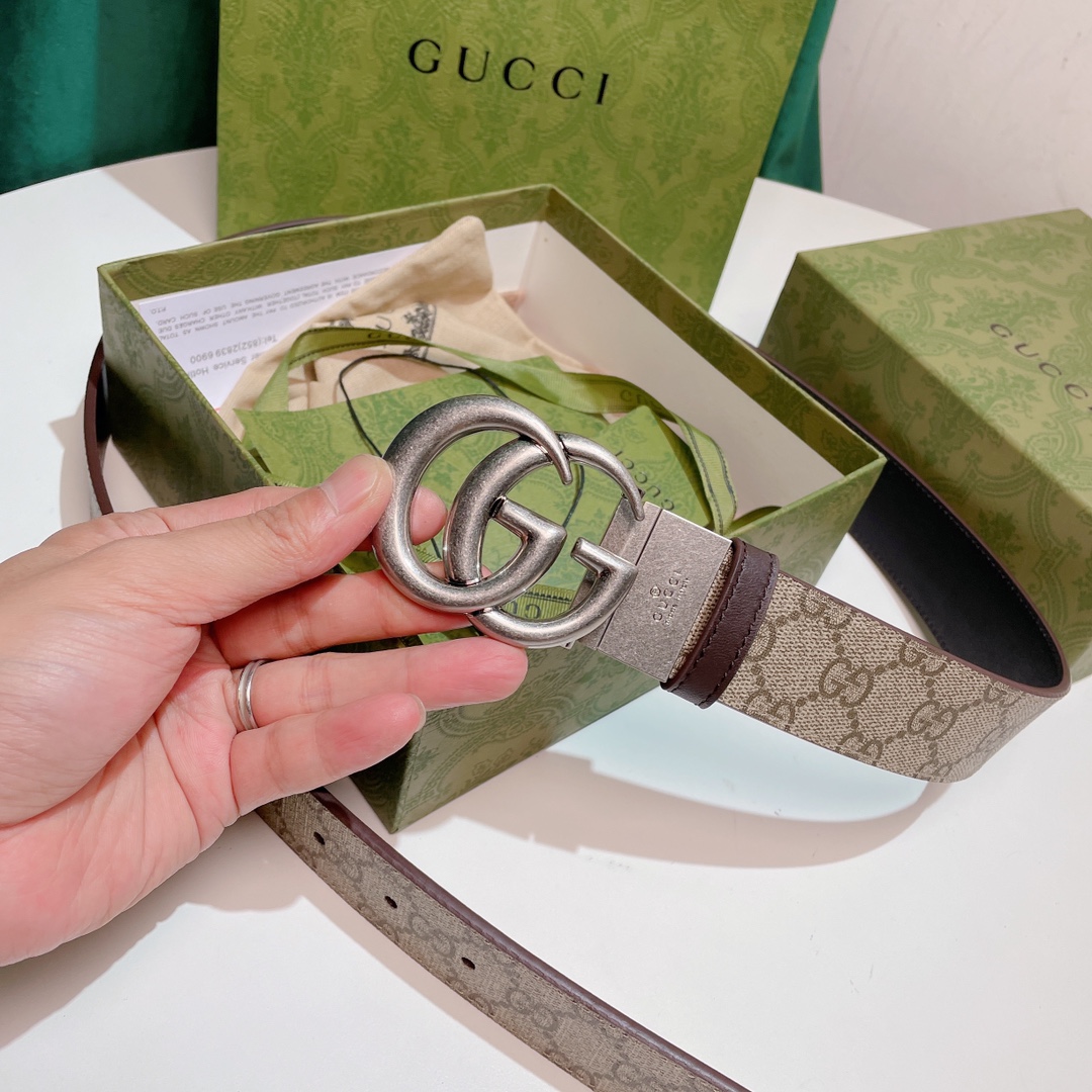 Gucci3.7高级人造帆布双面印花双面使用配旋转扣一侧为GucciSignature皮革反面一侧为单色