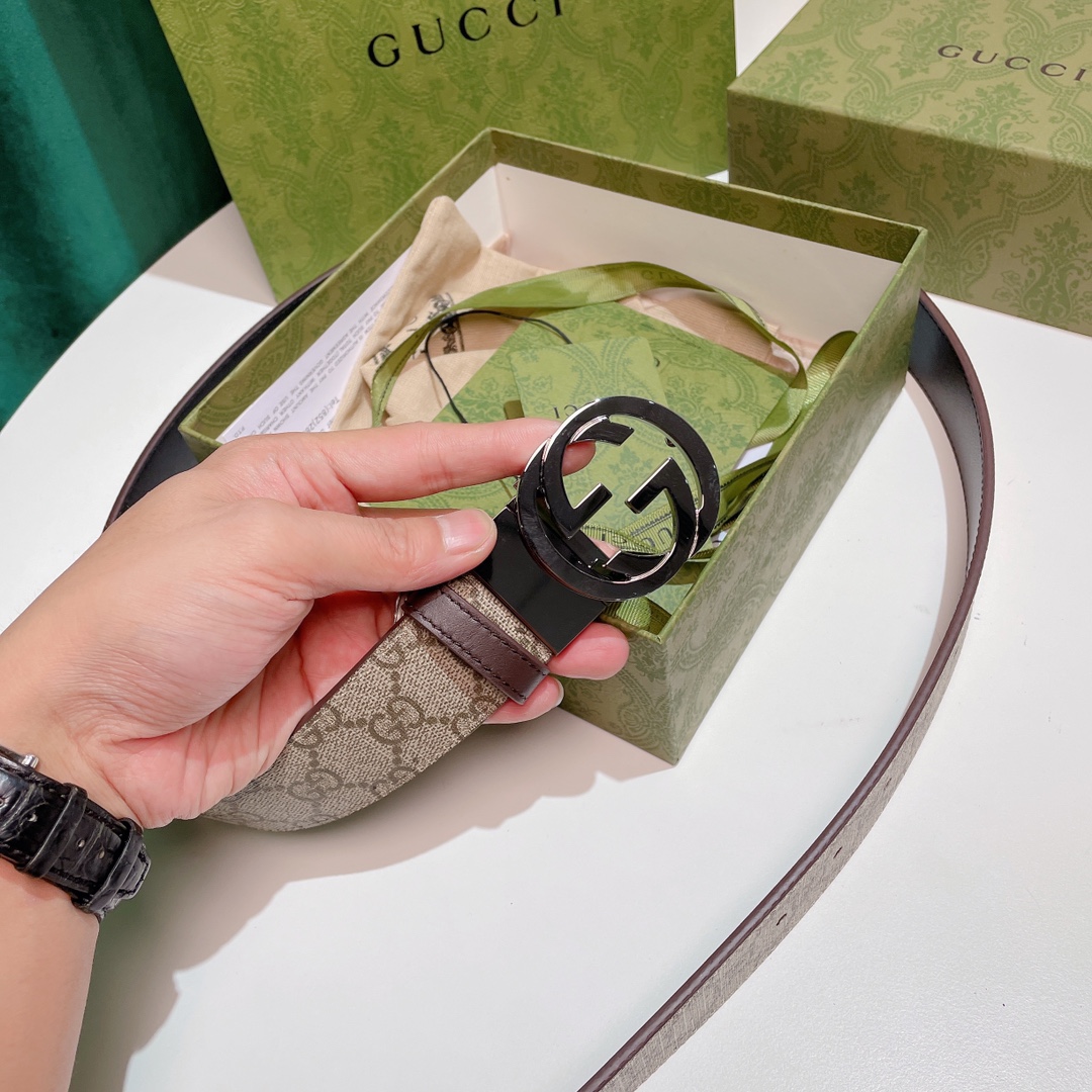 Gucci3.7高级人造帆布双面印花双面使用配旋转扣一侧为GucciSignature皮革反面一侧为单色