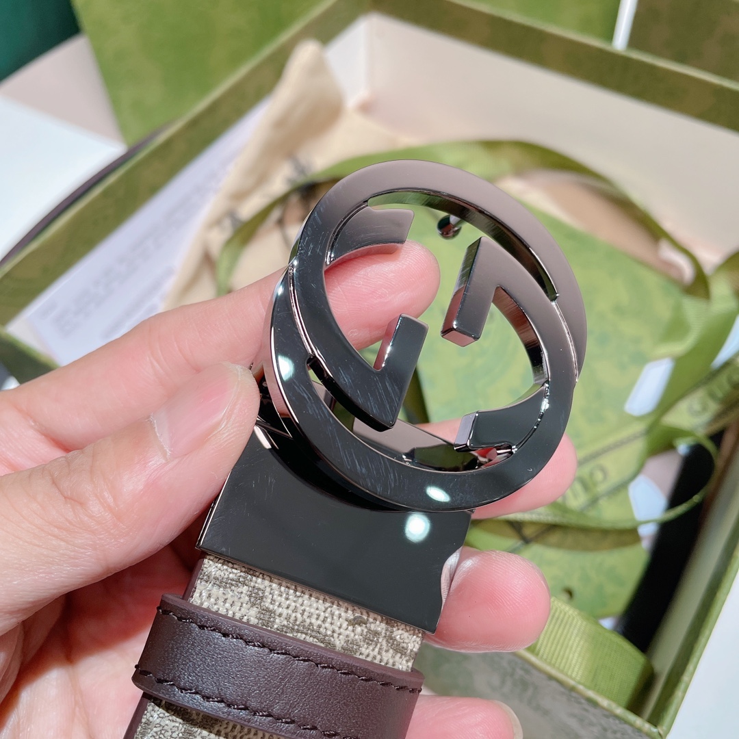 Gucci3.7高级人造帆布双面印花双面使用配旋转扣一侧为GucciSignature皮革反面一侧为单色