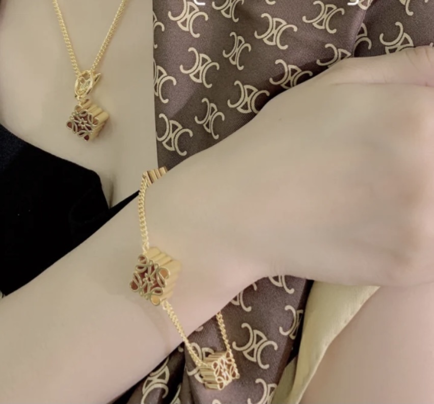 AA622LOEWE菱形手链第一眼看