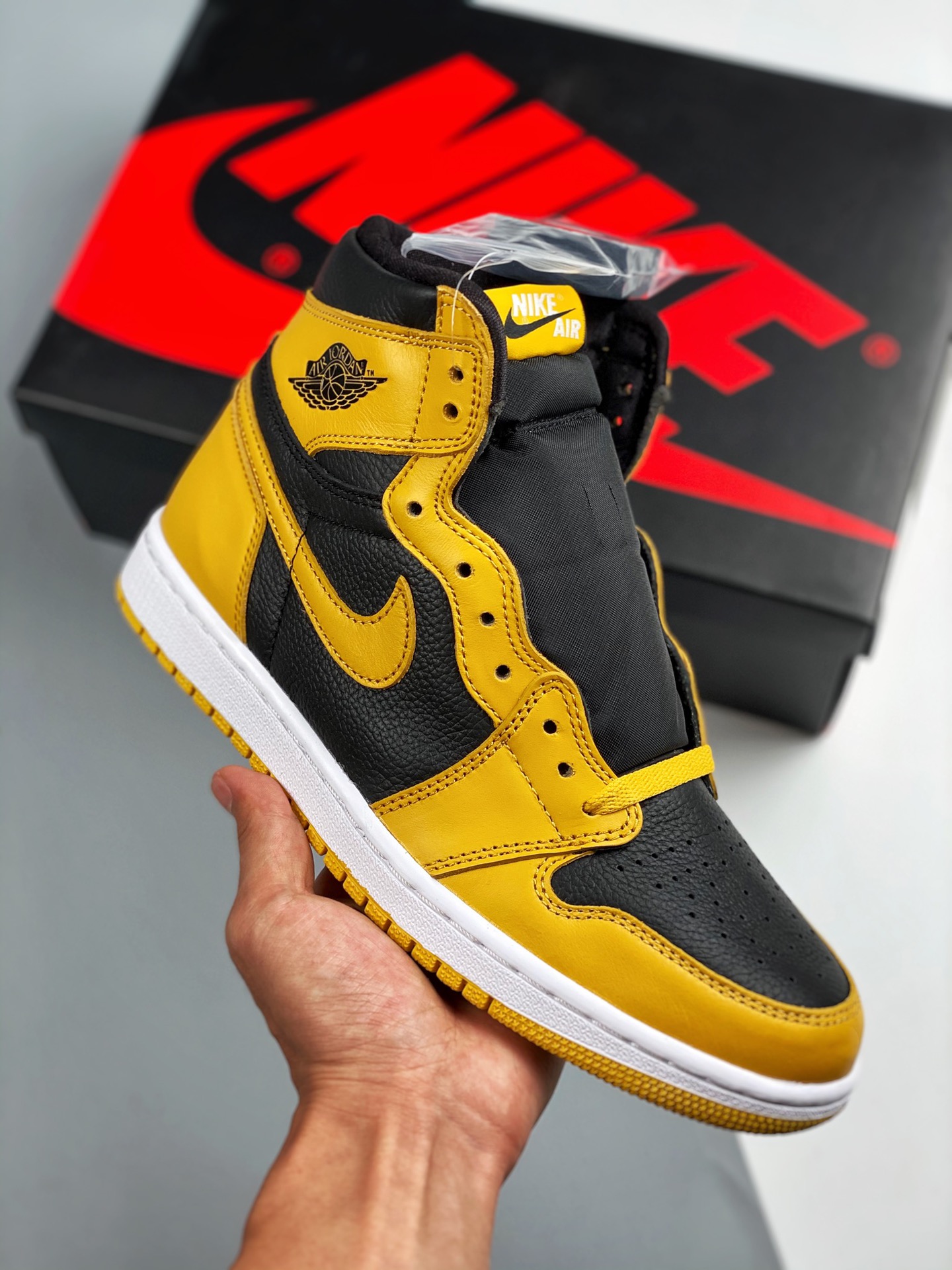 Air Jordan 1 High OG "Pollen", color negro y amarillo, número de artículo: 555088-701. El único que puede compararse co…