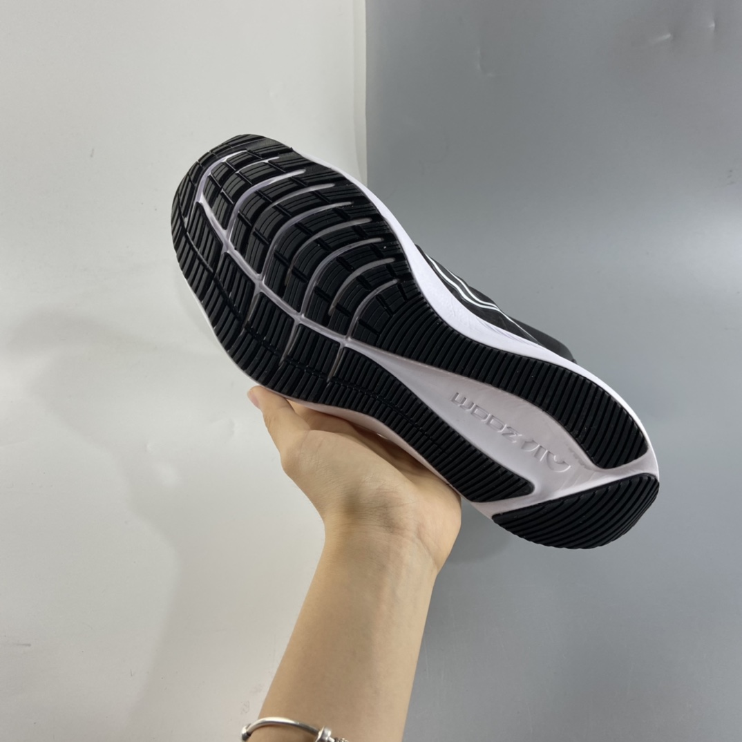 P180 Nike ZOOM WINFLO 8 登月8 轻便缓震运动鞋跑步鞋 CW3419-006