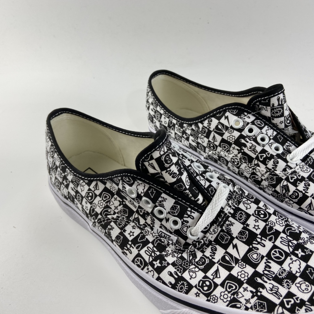 P150 Vans Authentic  黑白涂鸦印花 VN0A2Z518G