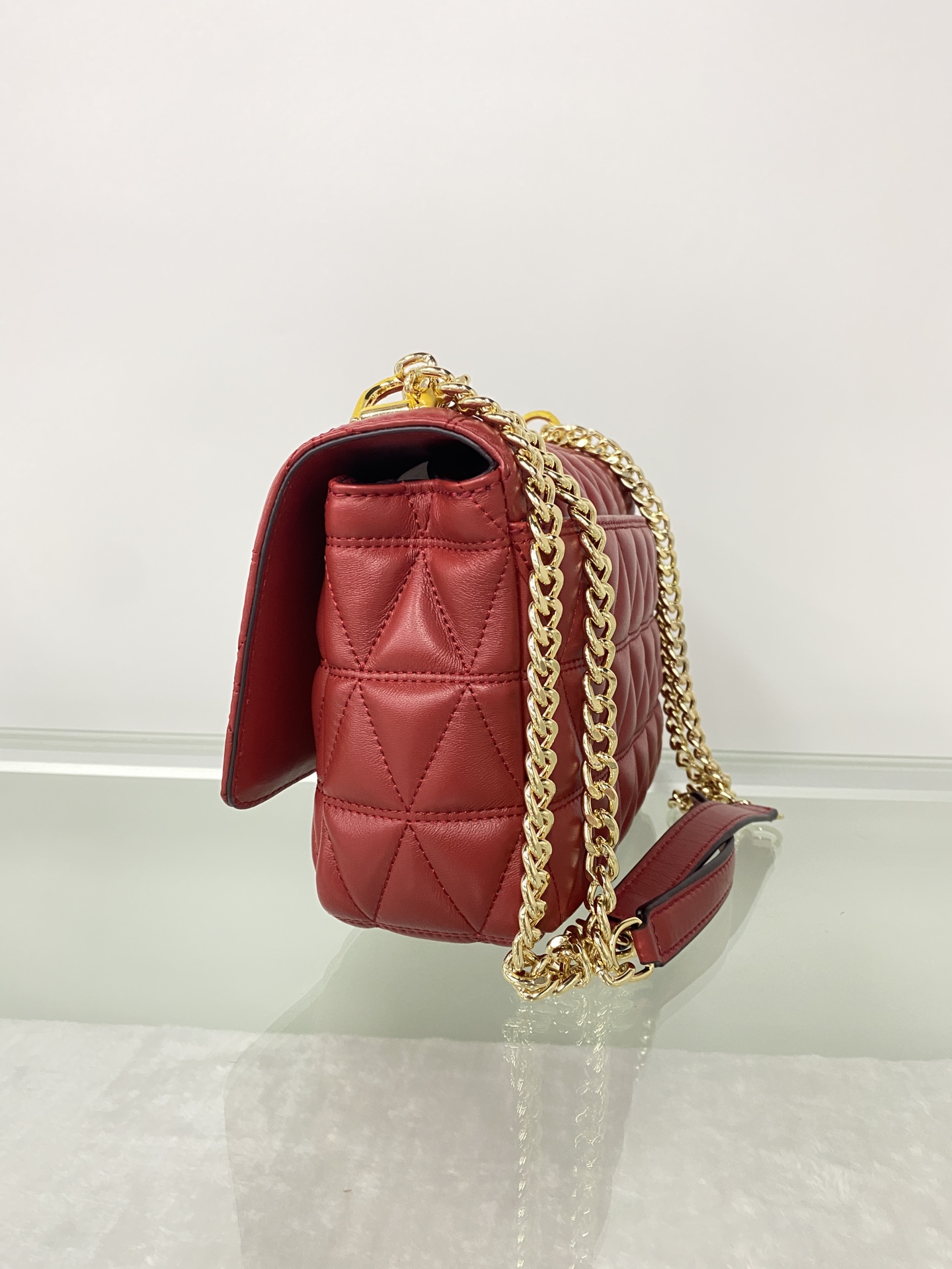 Michael Kors 菱格羊皮中号樱桃红 mk羊皮链条包 Sloan 系列新品 柔软细腻的羊皮 独具匠心的新锁扣
