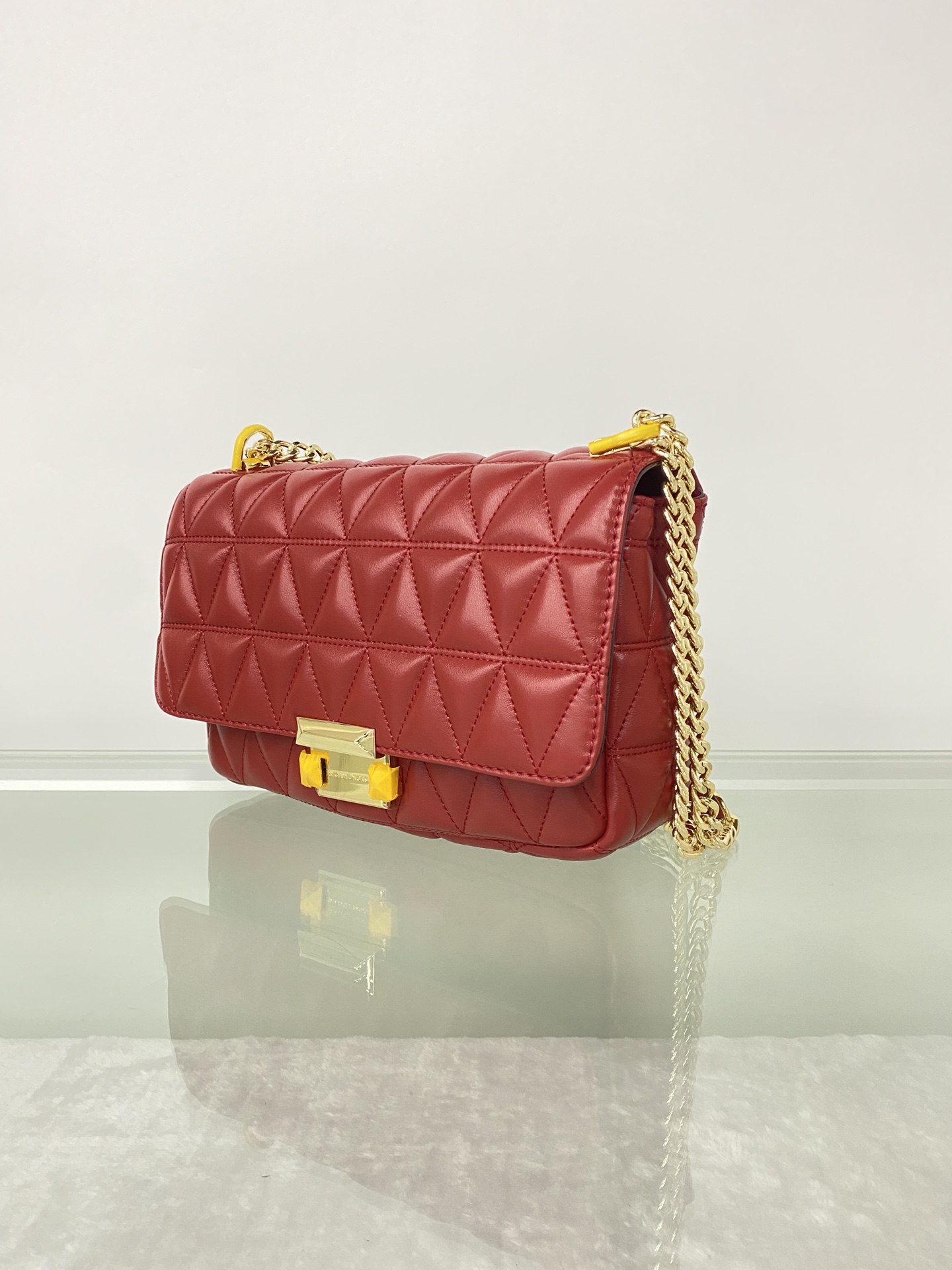 Michael Kors 菱格羊皮中号樱桃红 mk羊皮链条包 Sloan 系列新品 柔软细腻的羊皮 独具匠心的新锁扣