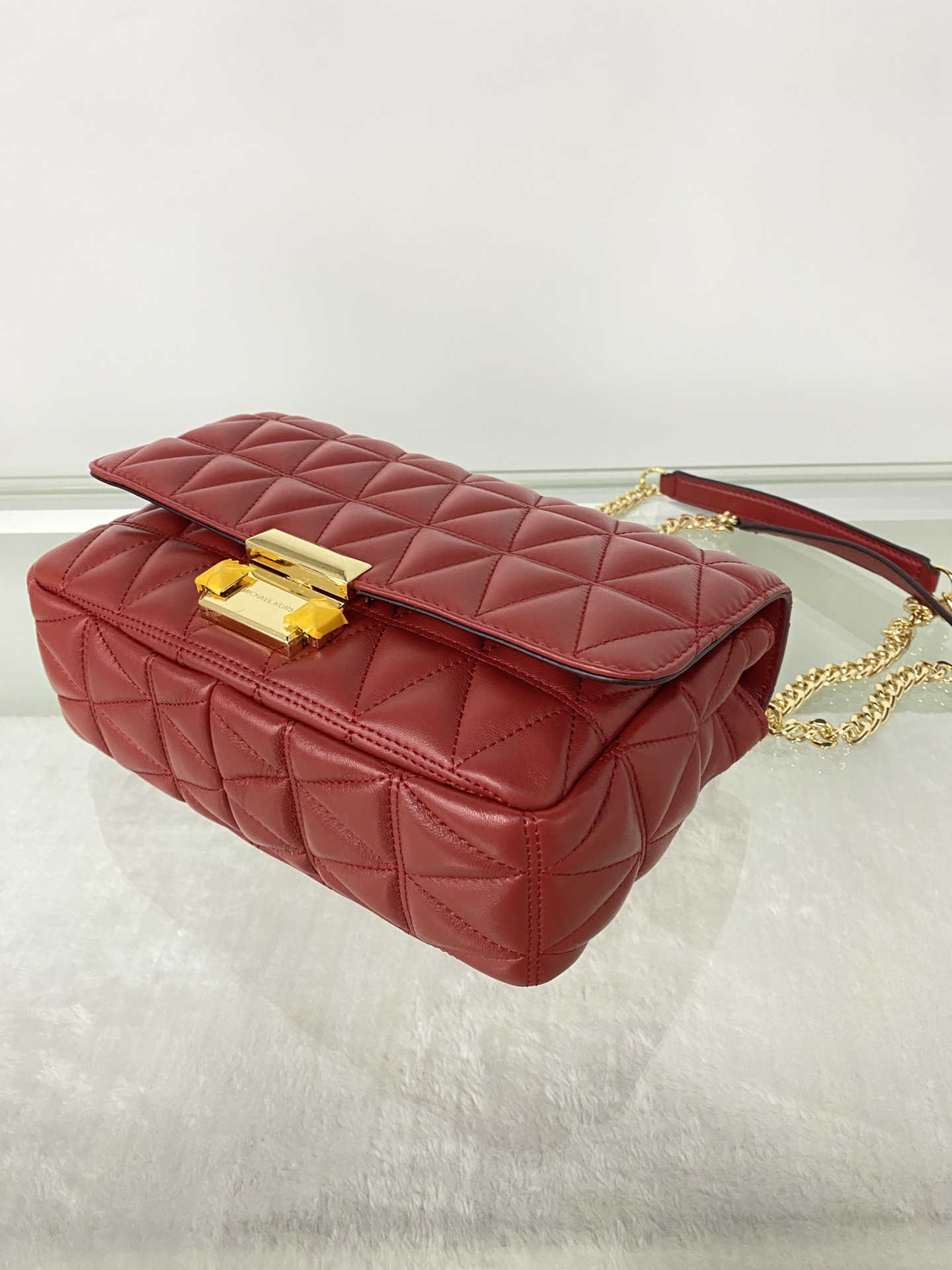 Michael Kors 菱格羊皮中号樱桃红 mk羊皮链条包 Sloan 系列新品 柔软细腻的羊皮 独具匠心的新锁扣