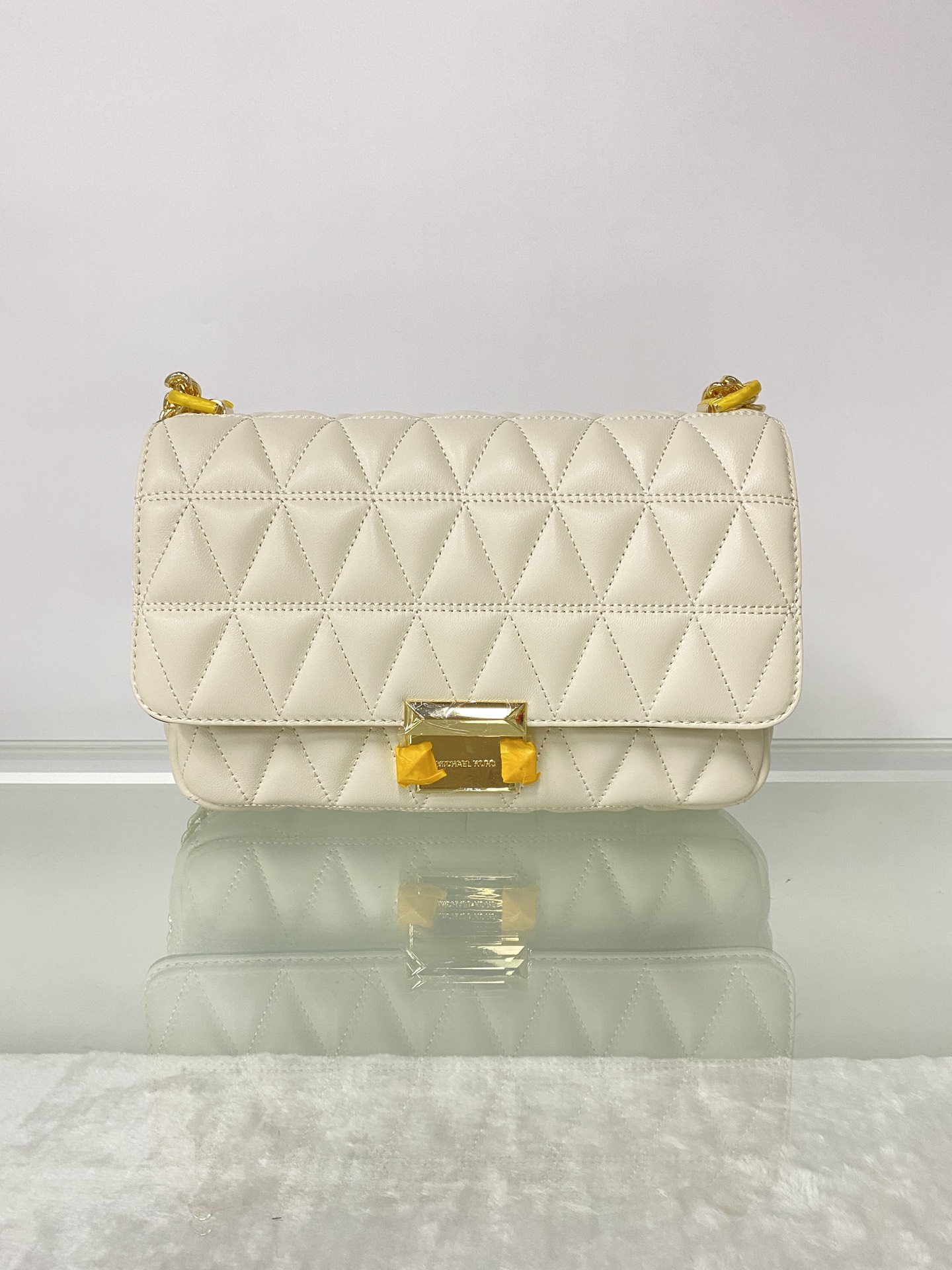 Michael Kors 菱格羊皮奶白中号 mk羊皮链条包 Sloan 系列新品 柔软细腻的羊皮 独具匠心的新锁扣