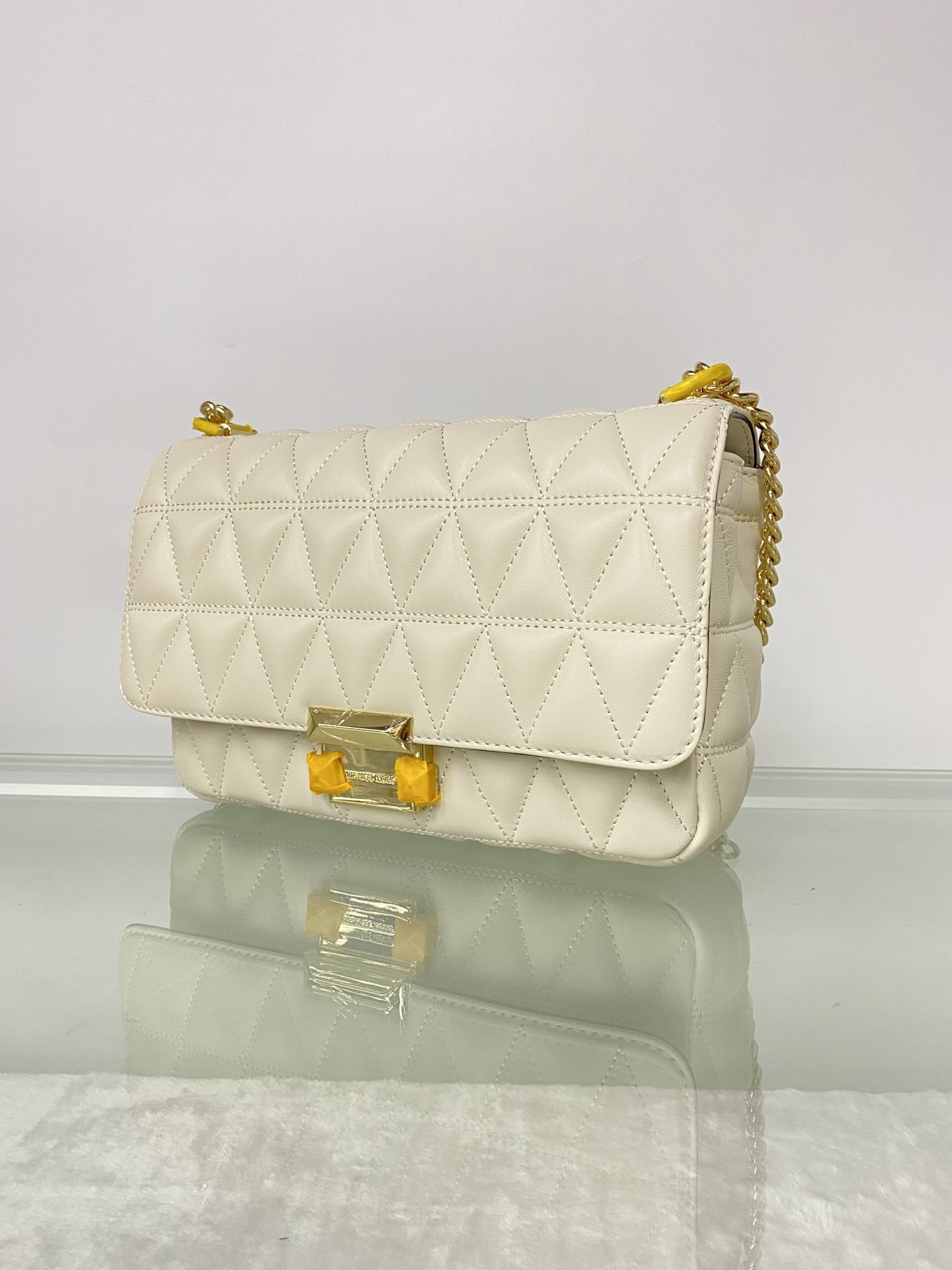 Michael Kors 菱格羊皮奶白中号 mk羊皮链条包 Sloan 系列新品 柔软细腻的羊皮 独具匠心的新锁扣