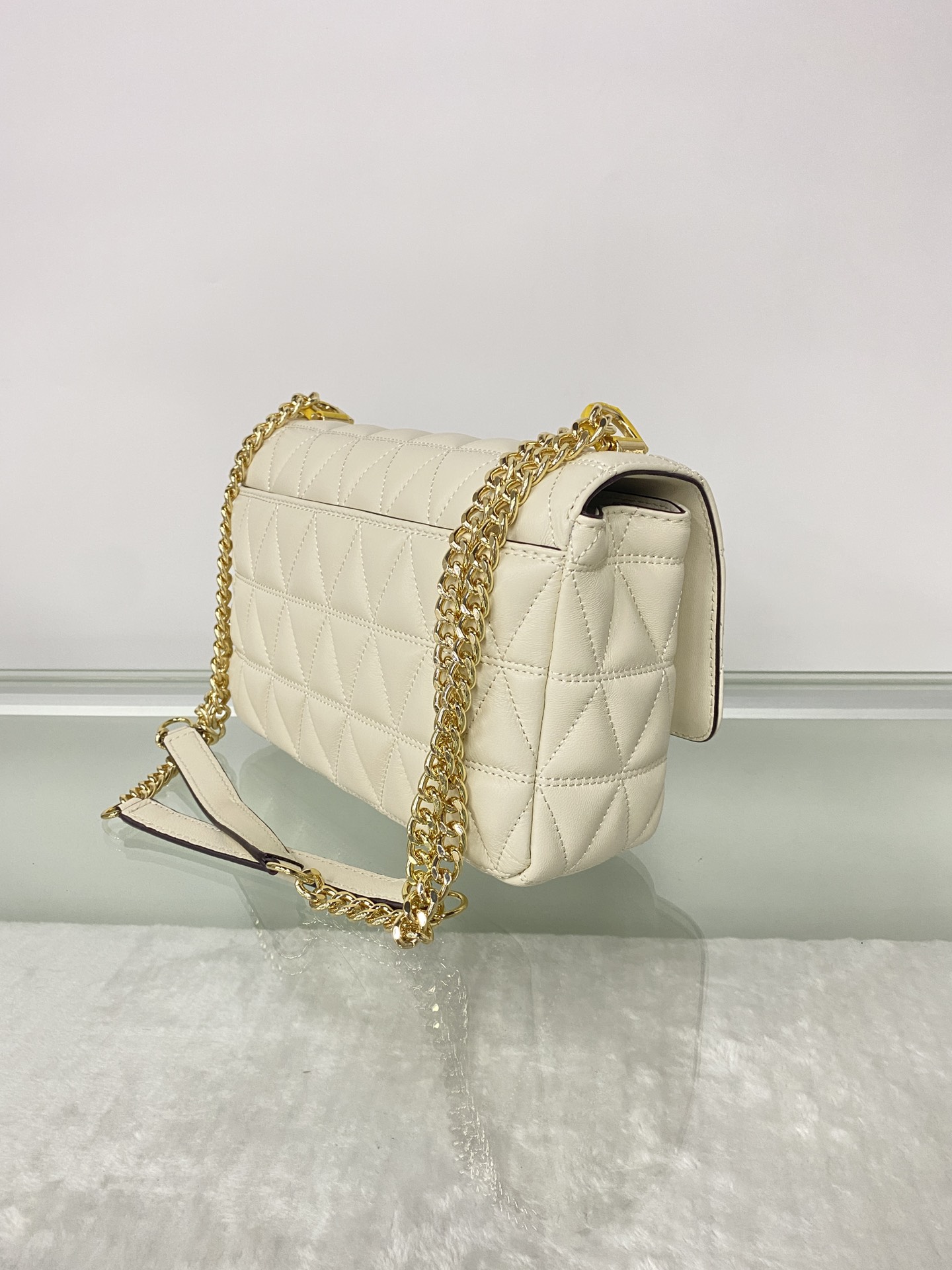 Michael Kors 菱格羊皮奶白中号 mk羊皮链条包 Sloan 系列新品 柔软细腻的羊皮 独具匠心的新锁扣