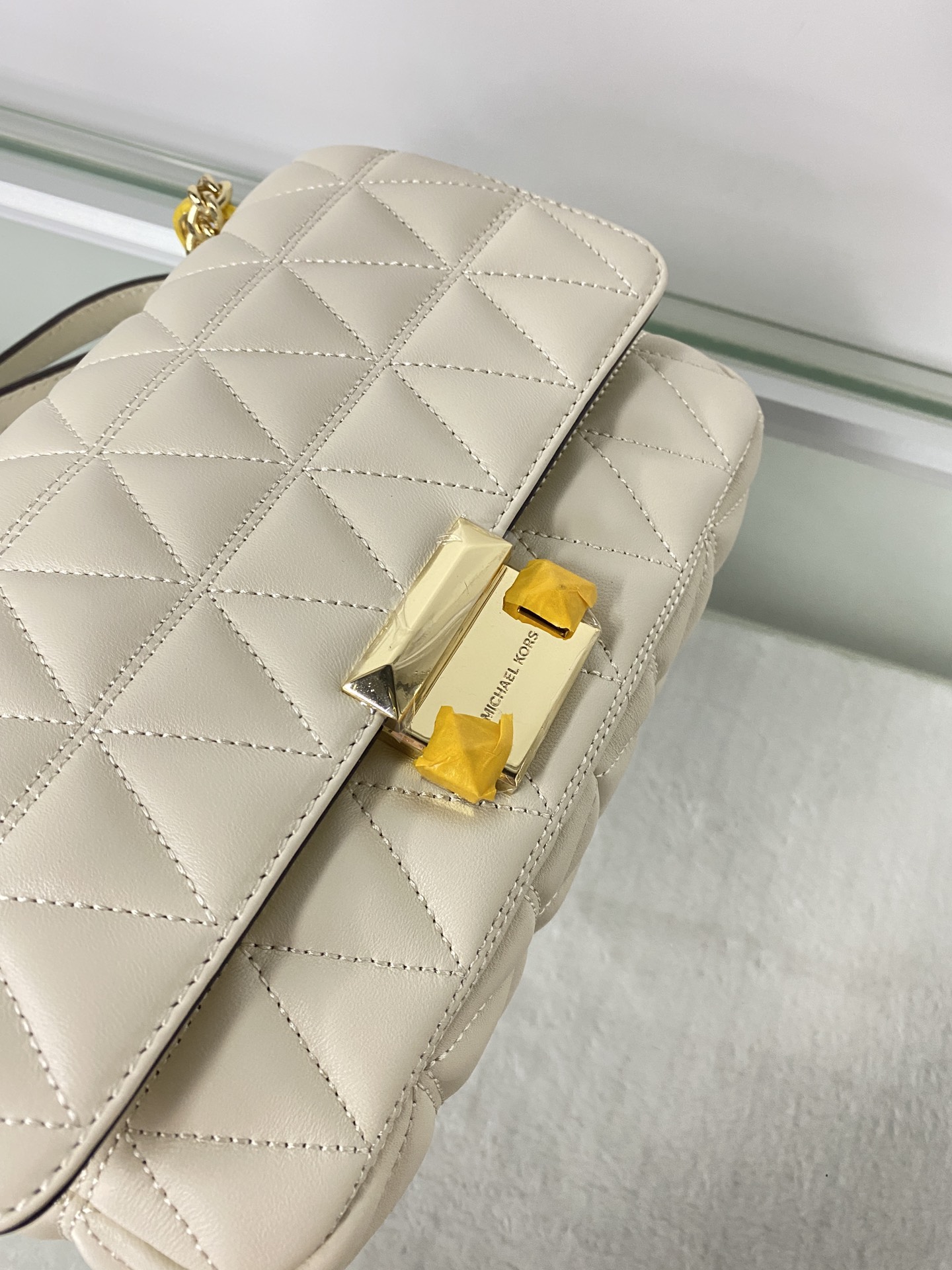 Michael Kors 菱格羊皮奶白中号 mk羊皮链条包 Sloan 系列新品 柔软细腻的羊皮 独具匠心的新锁扣