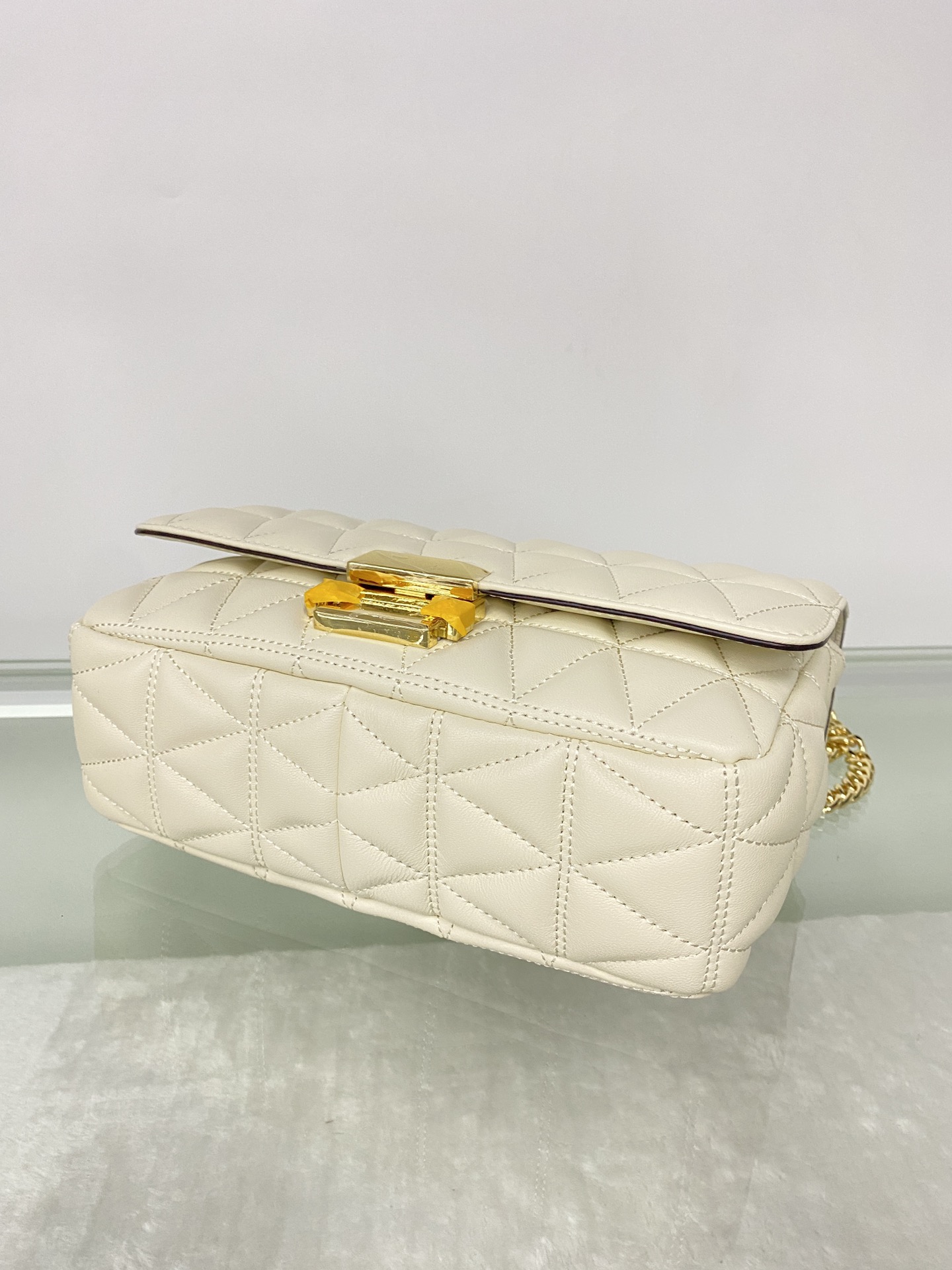 Michael Kors 菱格羊皮奶白中号 mk羊皮链条包 Sloan 系列新品 柔软细腻的羊皮 独具匠心的新锁扣