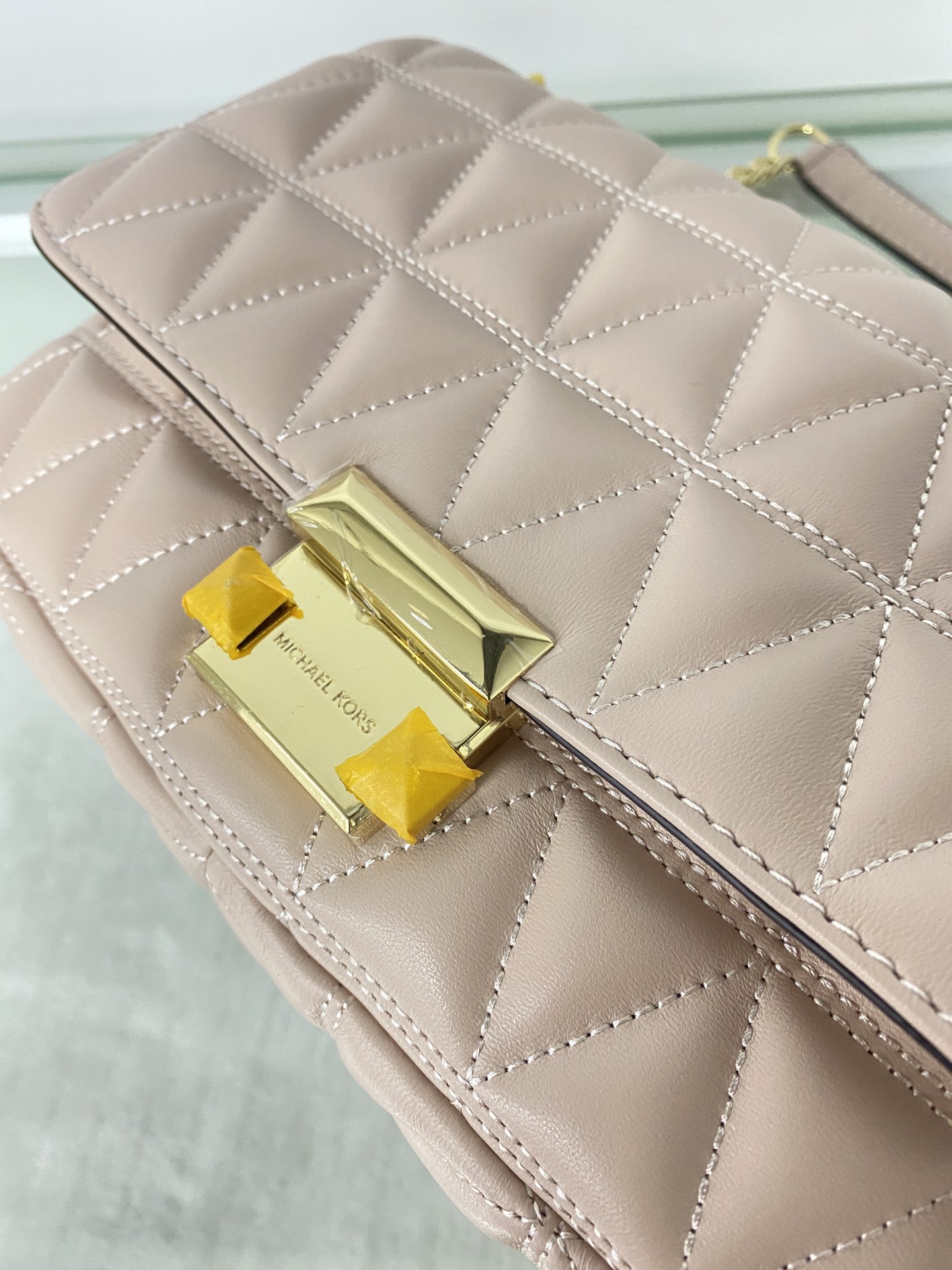 Michael Kors 菱格羊皮粉色中号 mk羊皮链条包 Sloan 系列新品 柔软细腻的羊皮 独具匠心的新锁扣