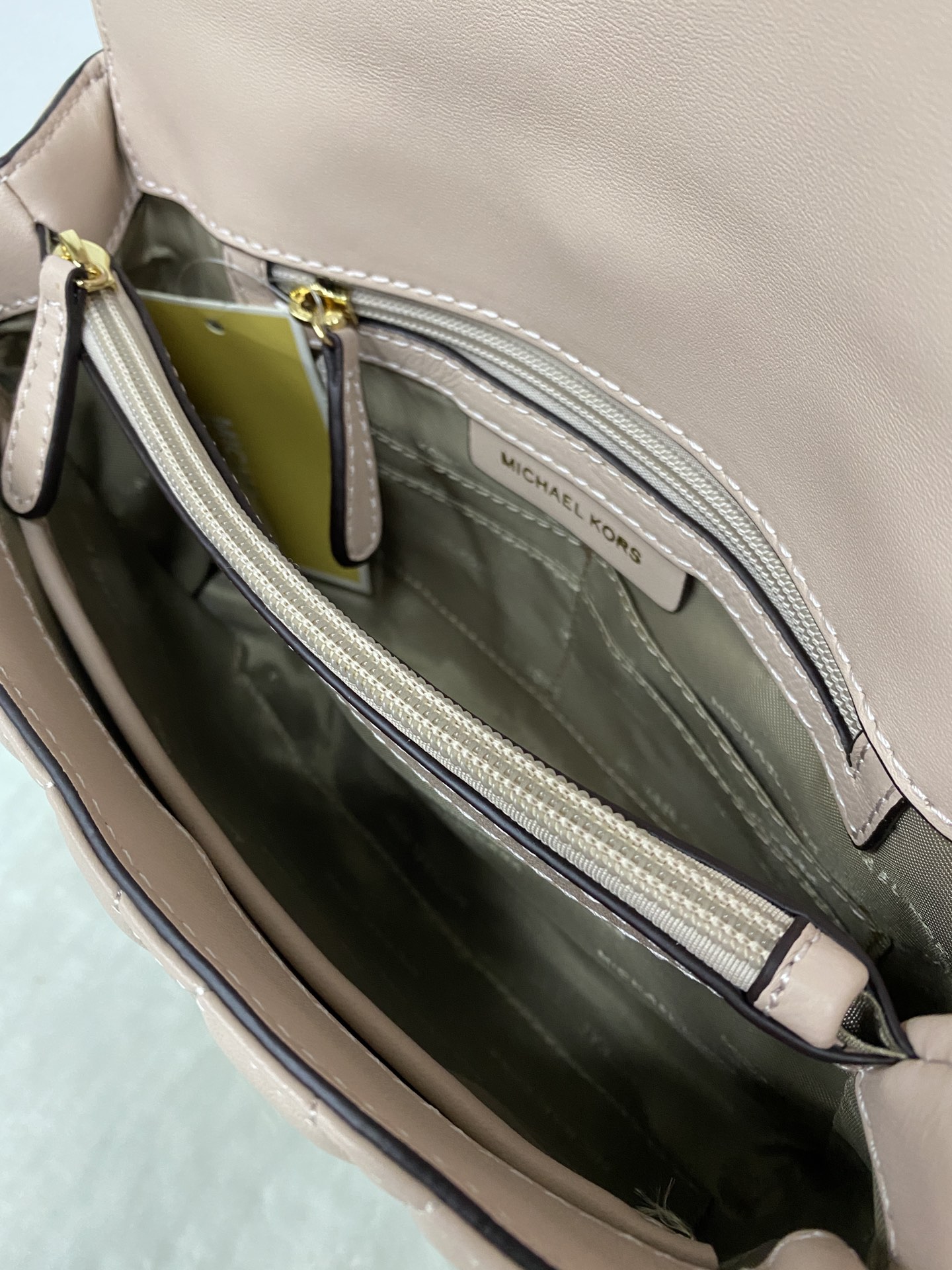 Michael Kors 菱格羊皮粉色中号 mk羊皮链条包 Sloan 系列新品 柔软细腻的羊皮 独具匠心的新锁扣