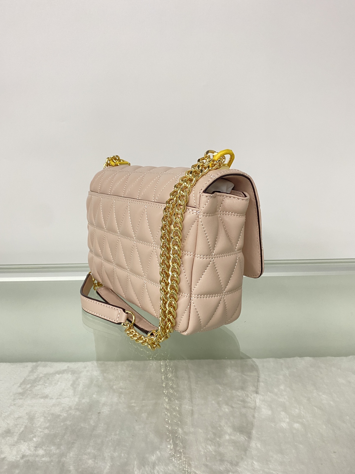 Michael Kors 菱格羊皮粉色中号 mk羊皮链条包 Sloan 系列新品 柔软细腻的羊皮 独具匠心的新锁扣