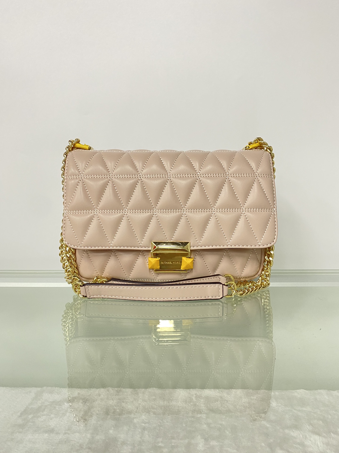 Michael Kors 菱格羊皮粉色中号 mk羊皮链条包 Sloan 系列新品 柔软细腻的羊皮 独具匠心的新锁扣
