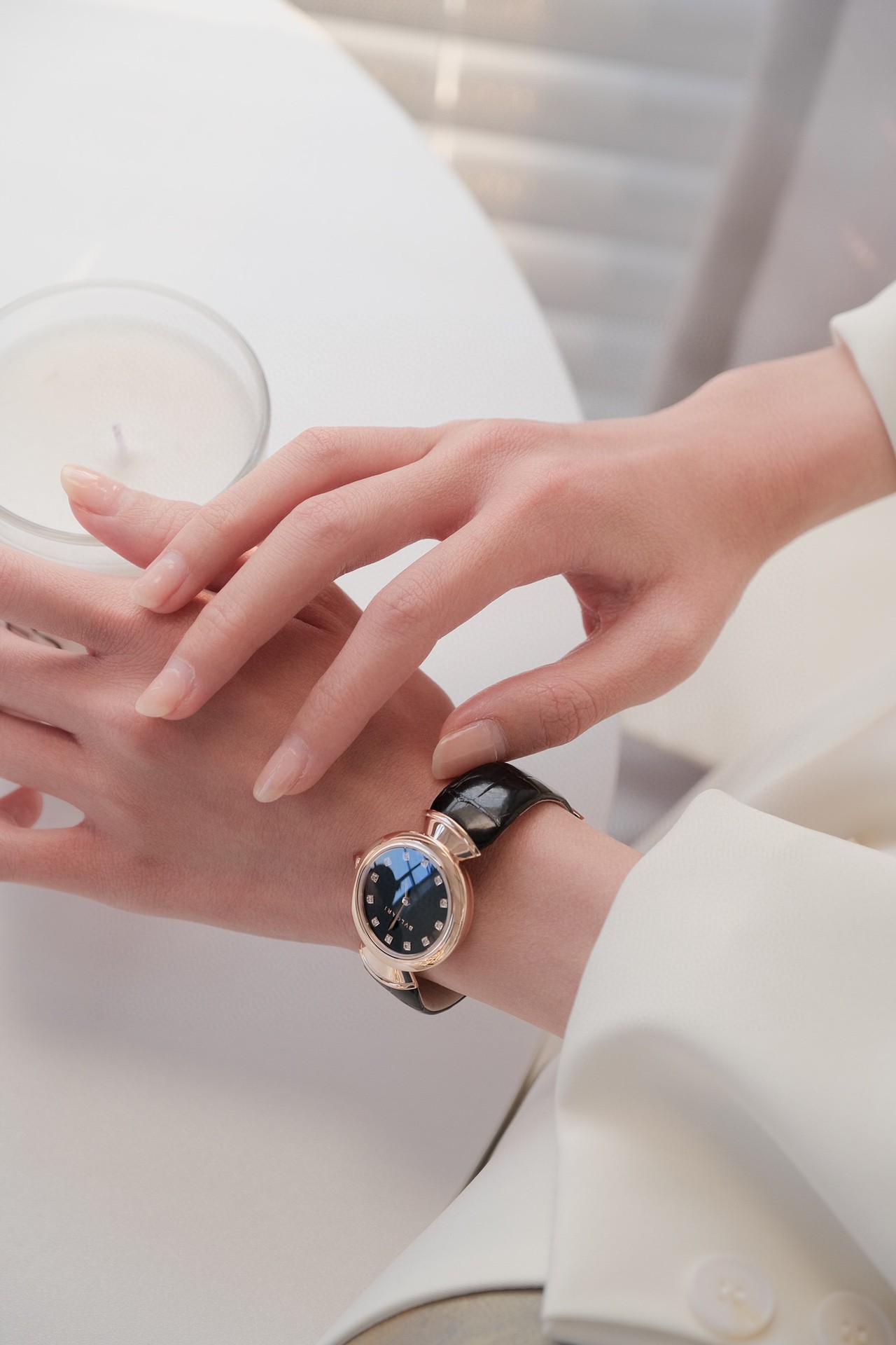 Bvlgari 宝格丽推出的DIVAS’ DREAM女士石英腕表 DIVAS’ DREAM腕表神秘的黑色表盘与 别致的扇形图案相融合