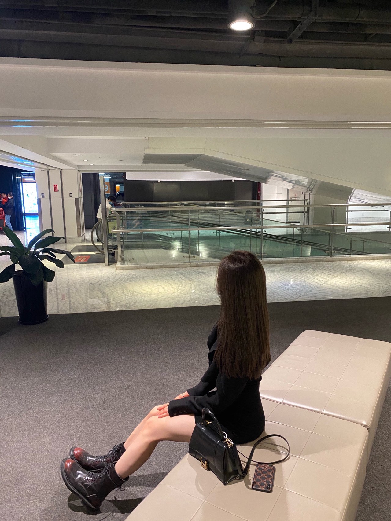 Balenciaga Hourglass S 23CM 平纹纹沙漏包 593546黑色/金扣