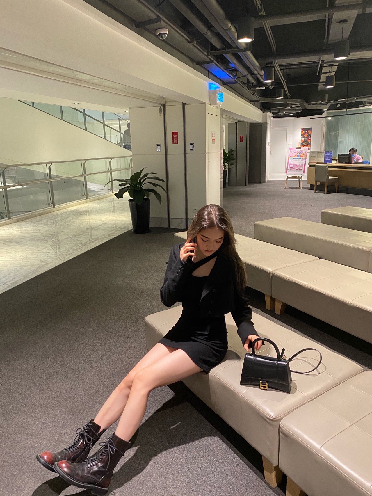 Balenciaga Hourglass S 23CM 平纹纹沙漏包 593546黑色/金扣