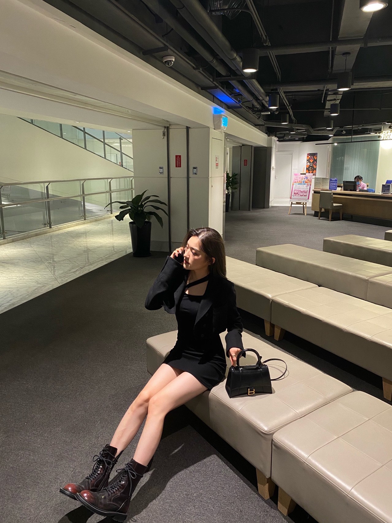 Balenciaga Hourglass S 23CM 平纹纹沙漏包 593546黑色/金扣