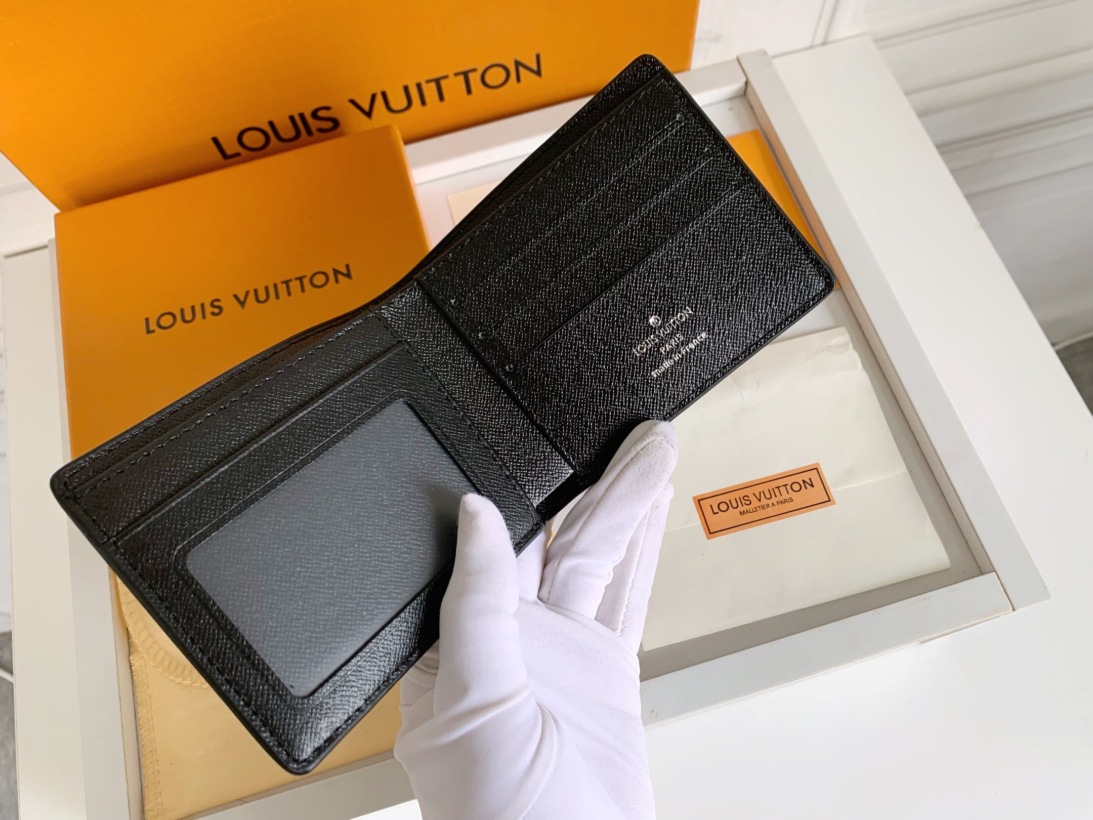 ルイ・ヴィトン ダミエ グラフィット 短財布 内相册付き