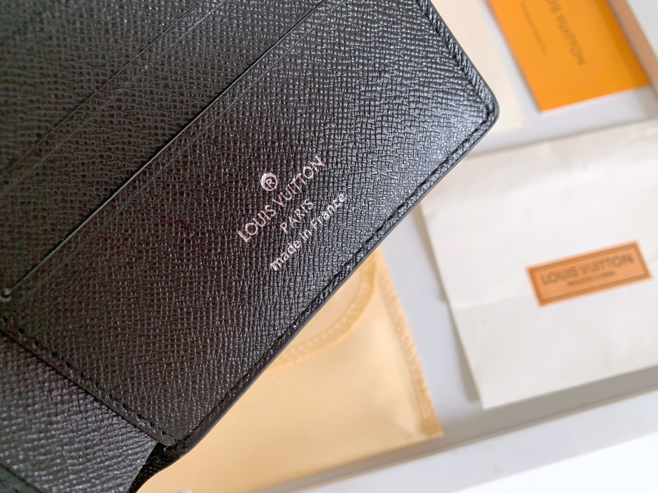 ルイ・ヴィトン ダミエ グラフィット 短財布 内相册付き