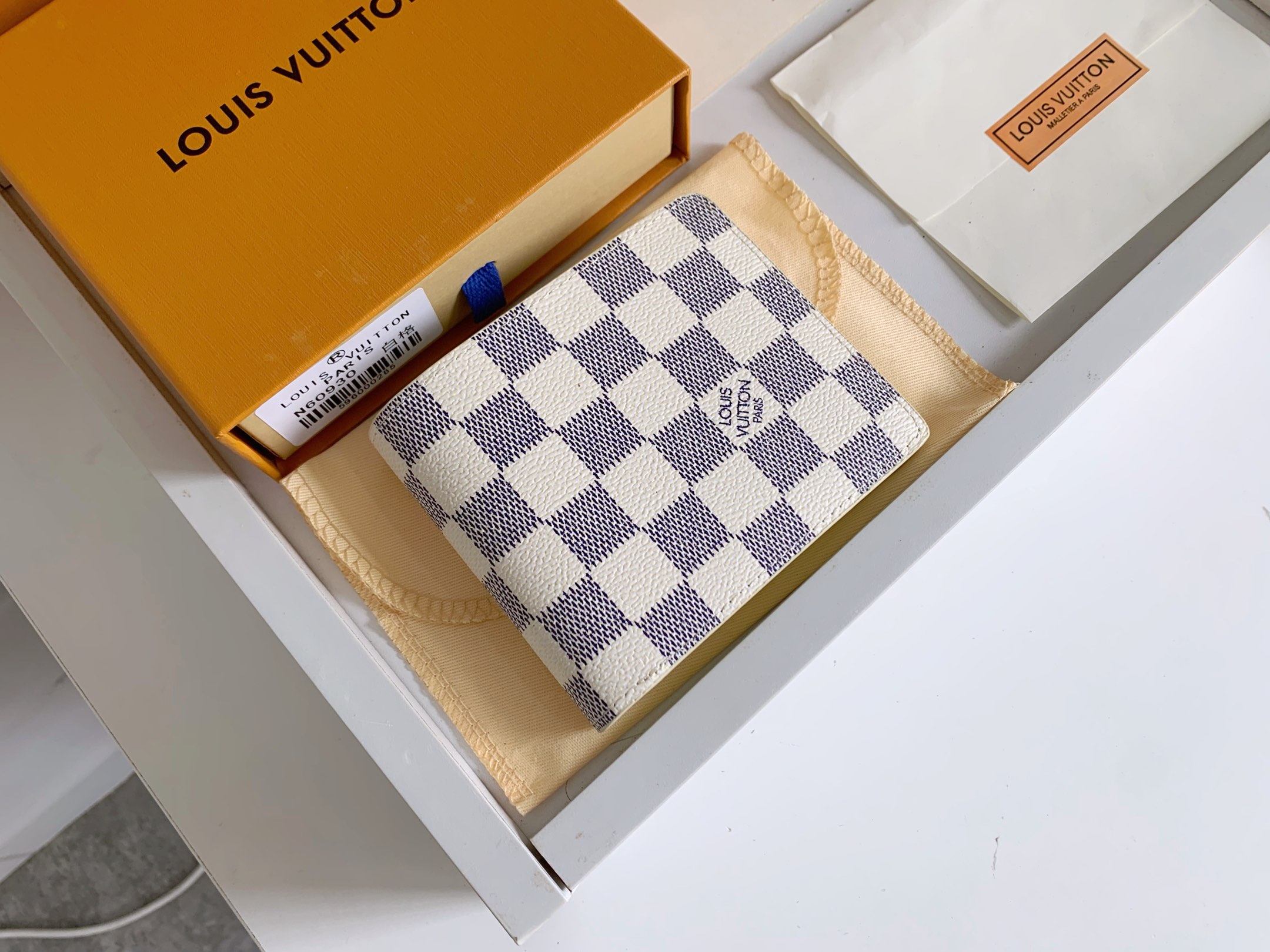 ルイ・ヴィトン 短財布 ダミエ・グラフィットの高級感