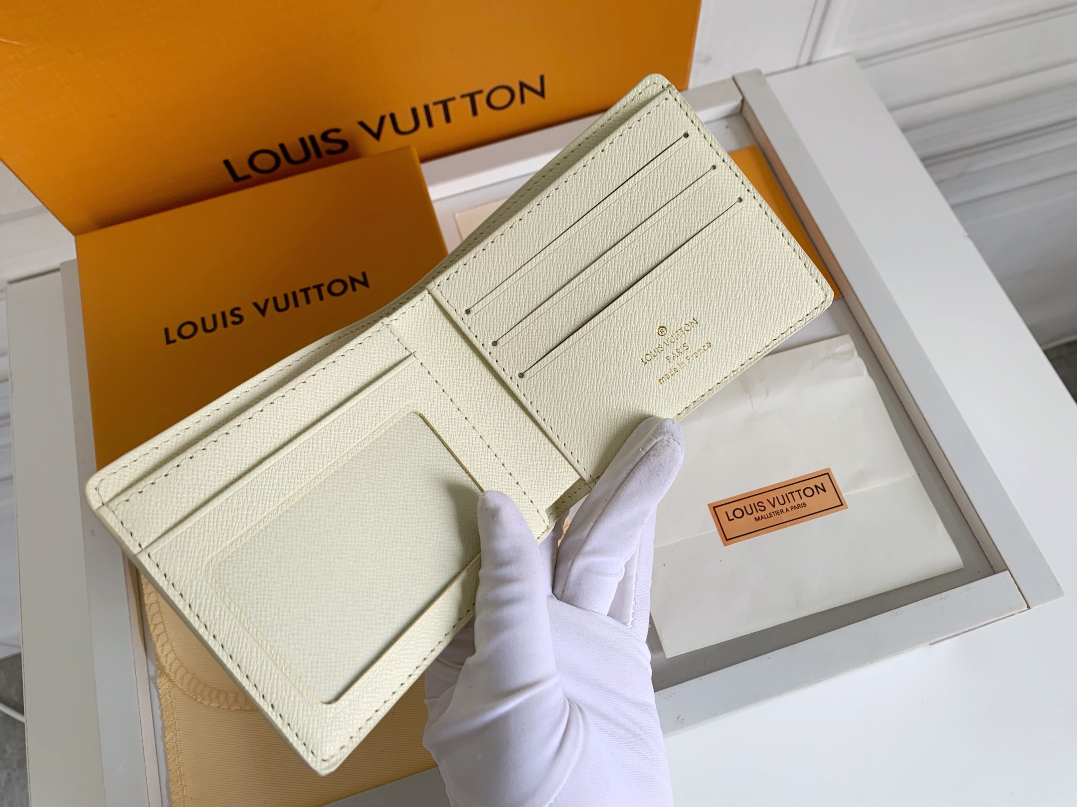 ルイ・ヴィトン 短財布 ダミエ・グラフィットの高級感