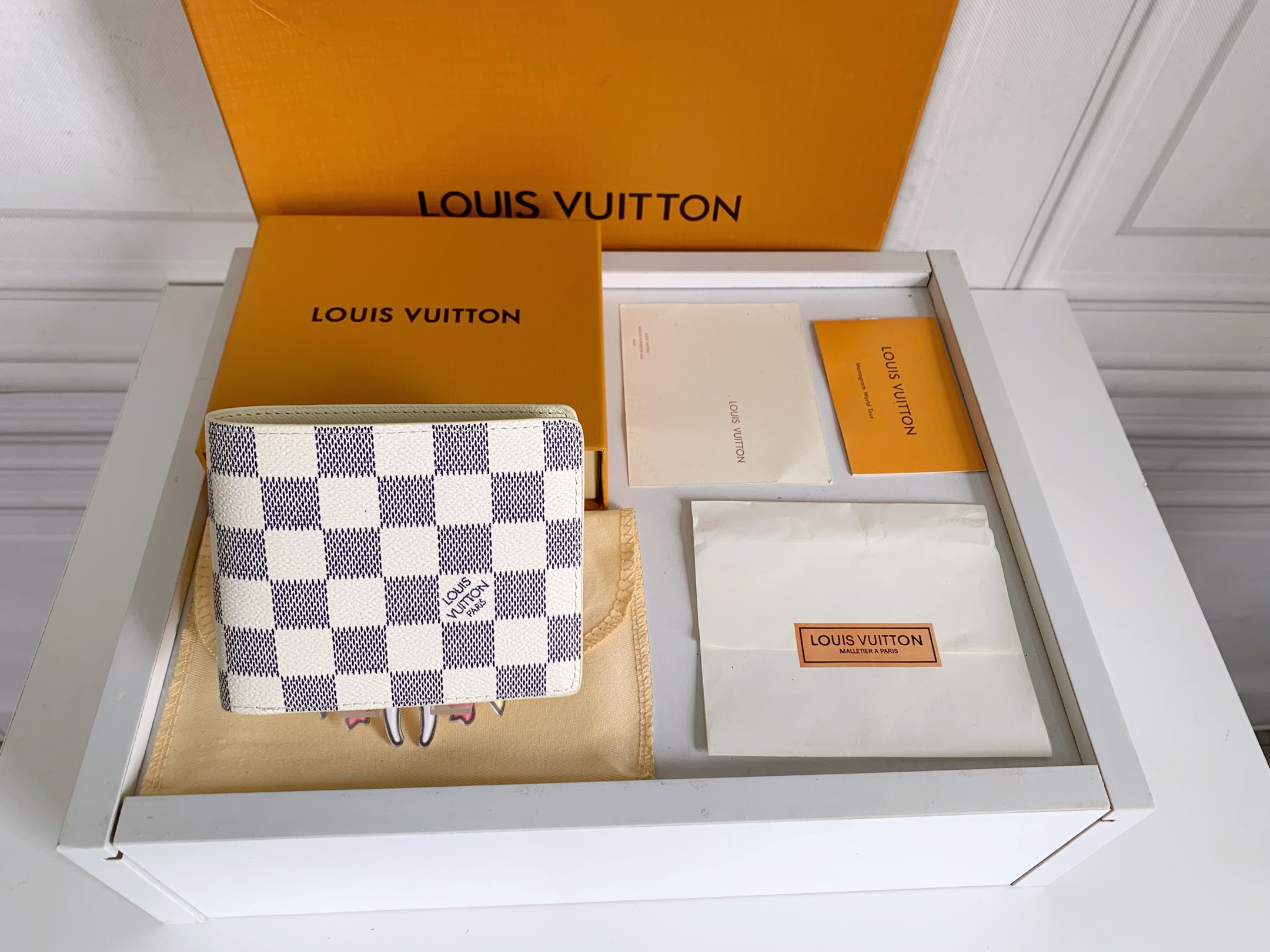 ルイ・ヴィトン 短財布 ダミエ・グラフィットの高級感