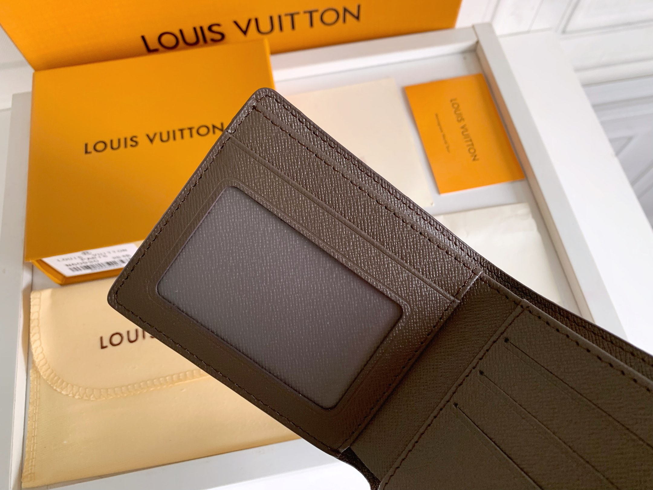 ルイ・ヴィトン 短財布 ダミエ・グラフィット デザイン