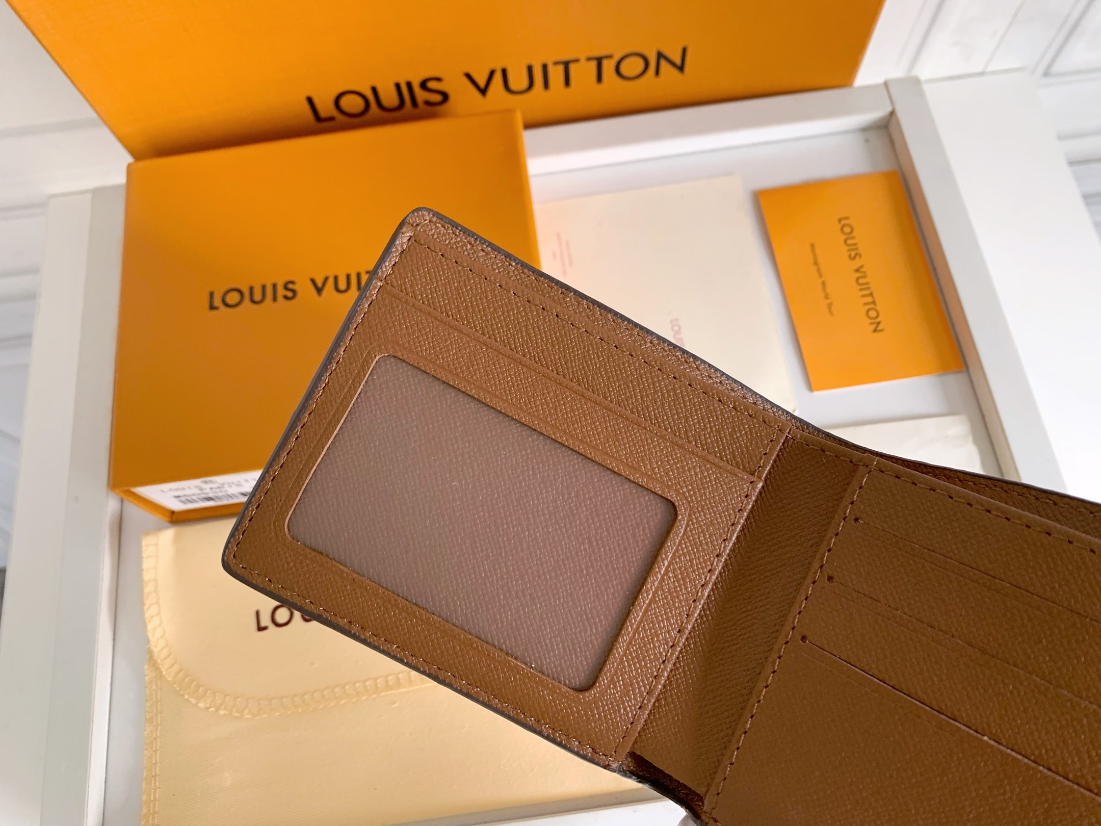 ルイ・ヴィトン ダミエ グラフィット 短財布 内相册