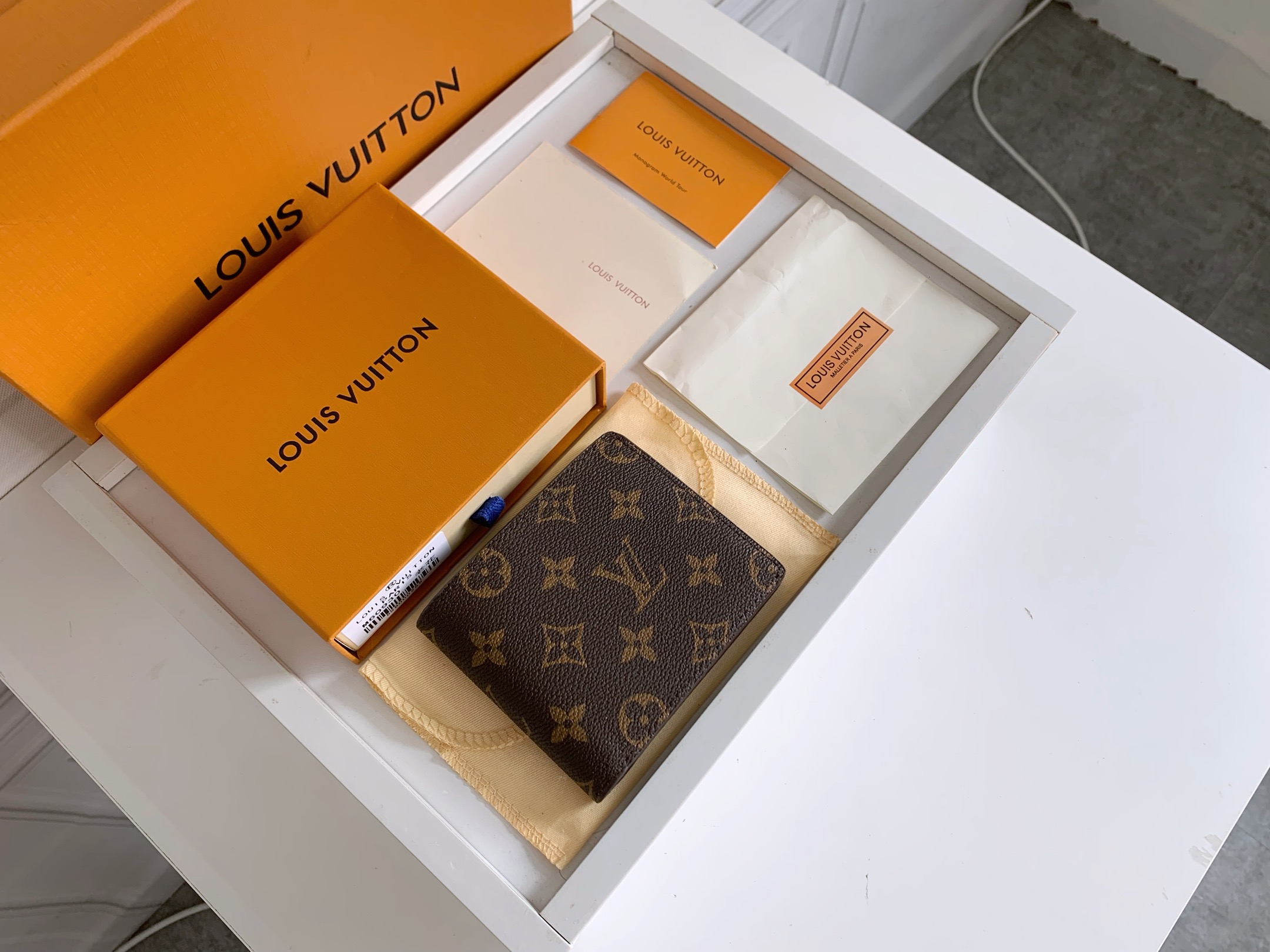 ルイ・ヴィトン ダミエ グラフィット 短財布 内相册