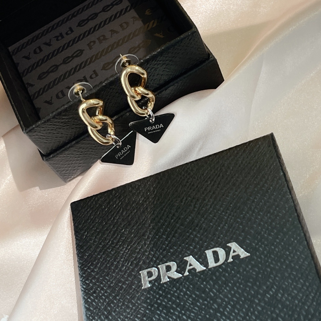 AA446PRADA普拉达今年的Pr