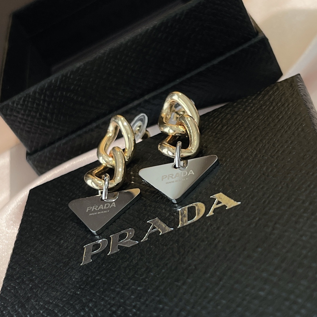 AA446PRADA普拉达今年的Pr