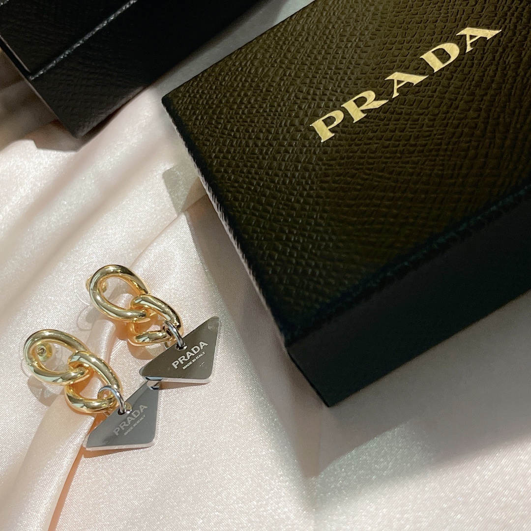 AA446PRADA普拉达今年的Pr