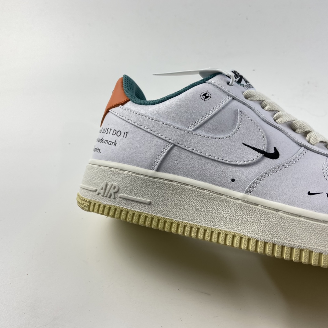 P220 NIKE Air Force 1 空军一号低帮运动休闲板鞋 DM0970-111